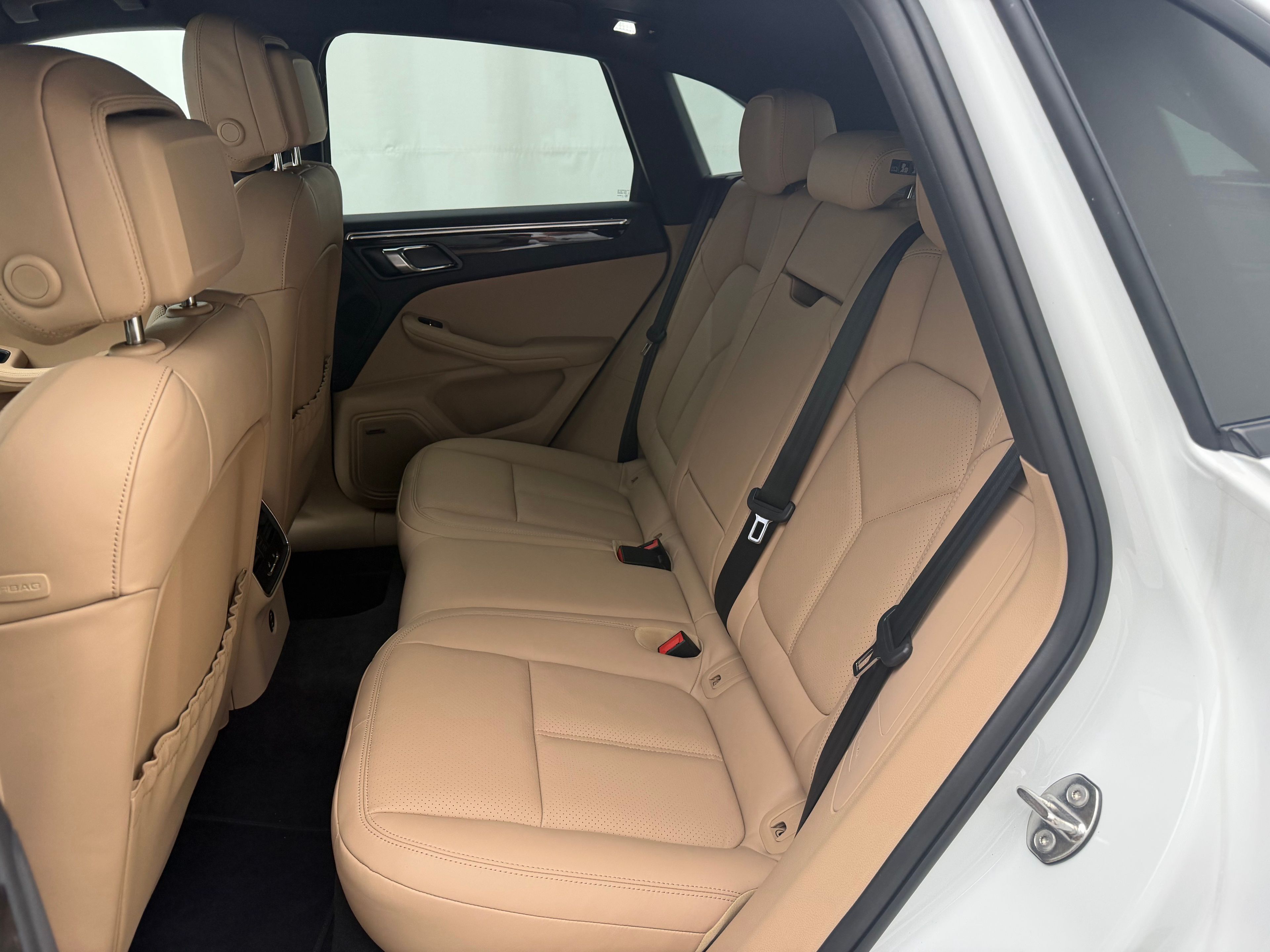 Thumbnail: 2026 Porsche Macan - 27