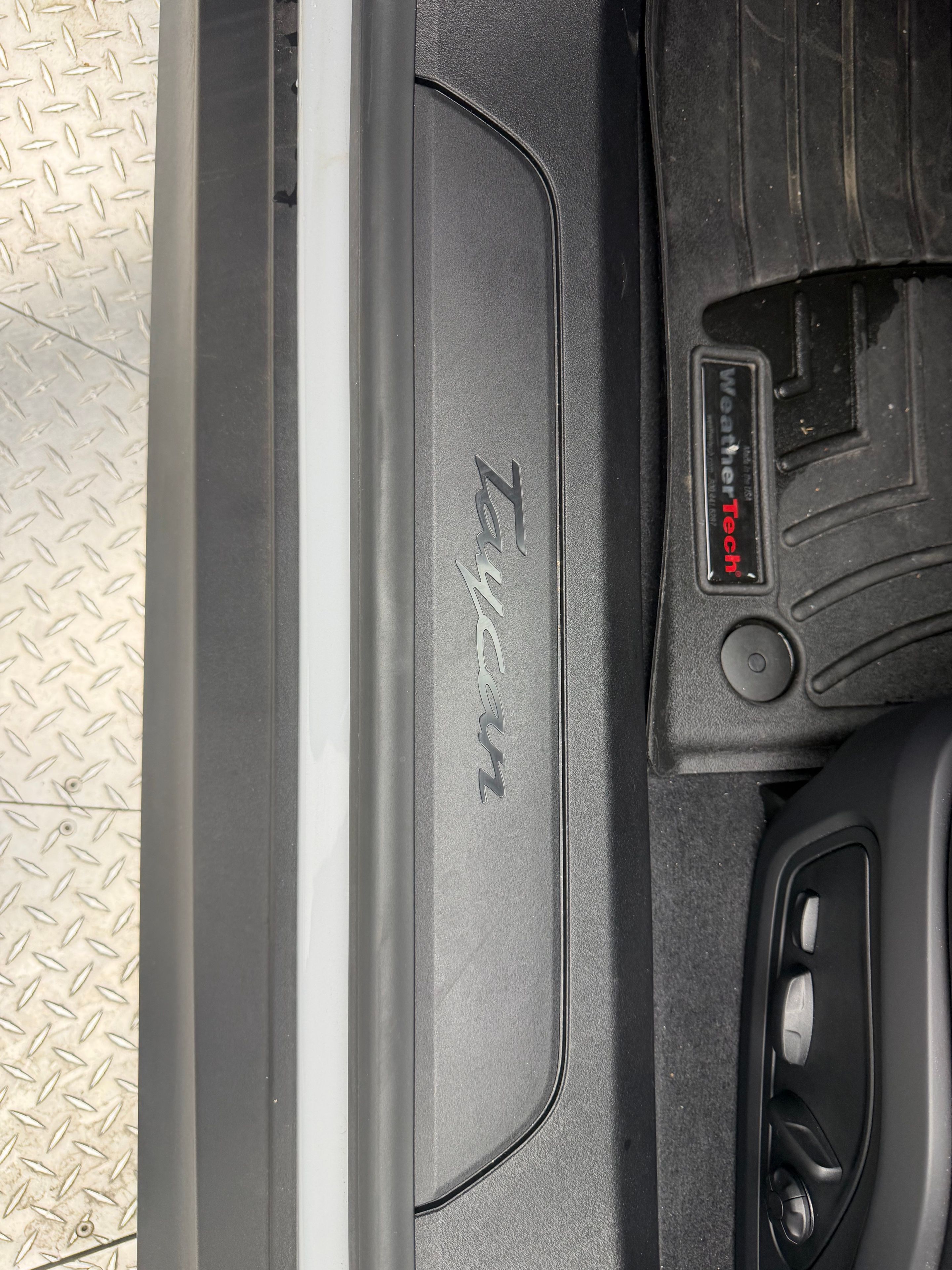 Thumbnail: 2022 Porsche Taycan - 32