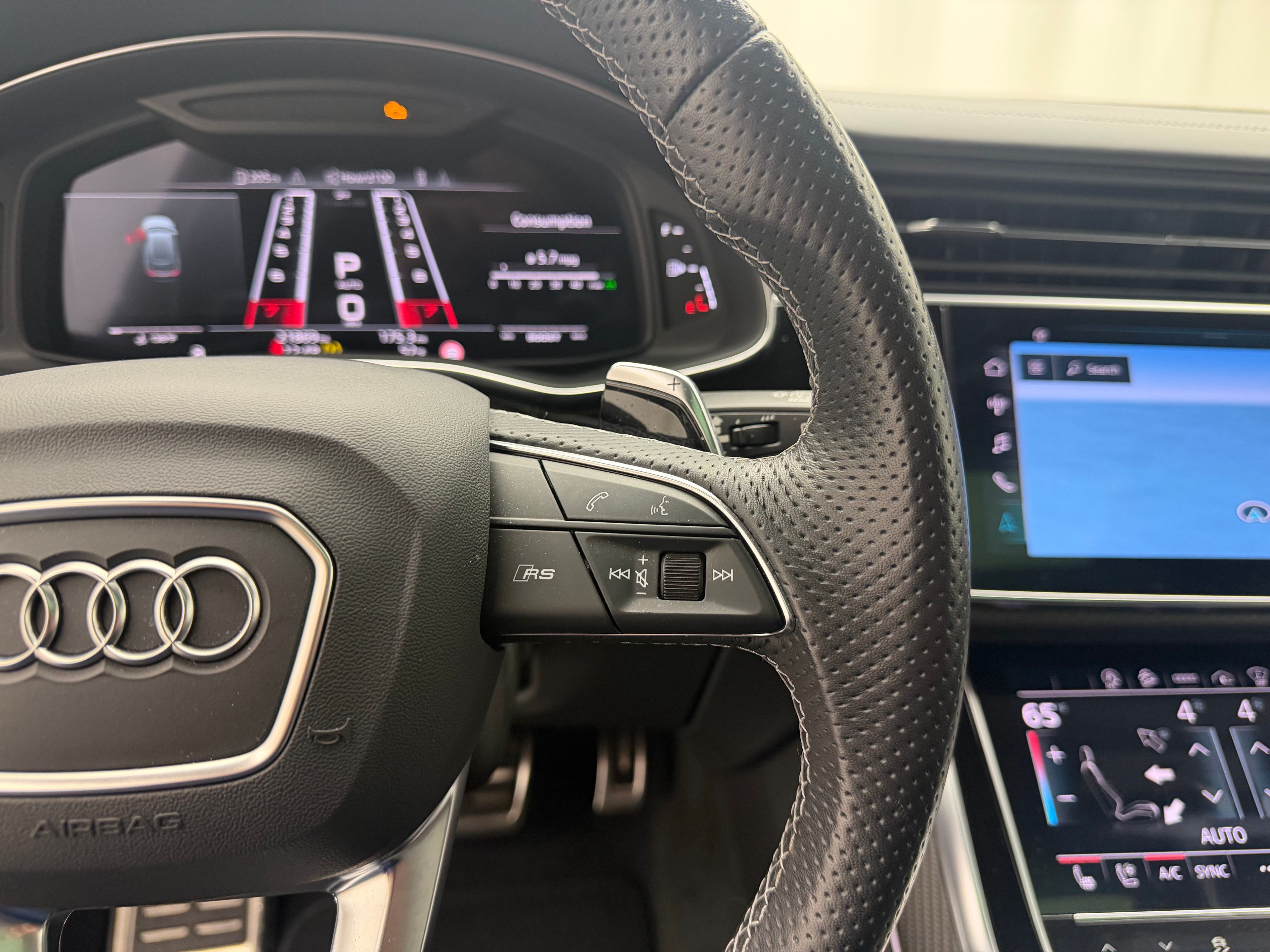 Thumbnail: 2022 Audi RS Q8 - 25