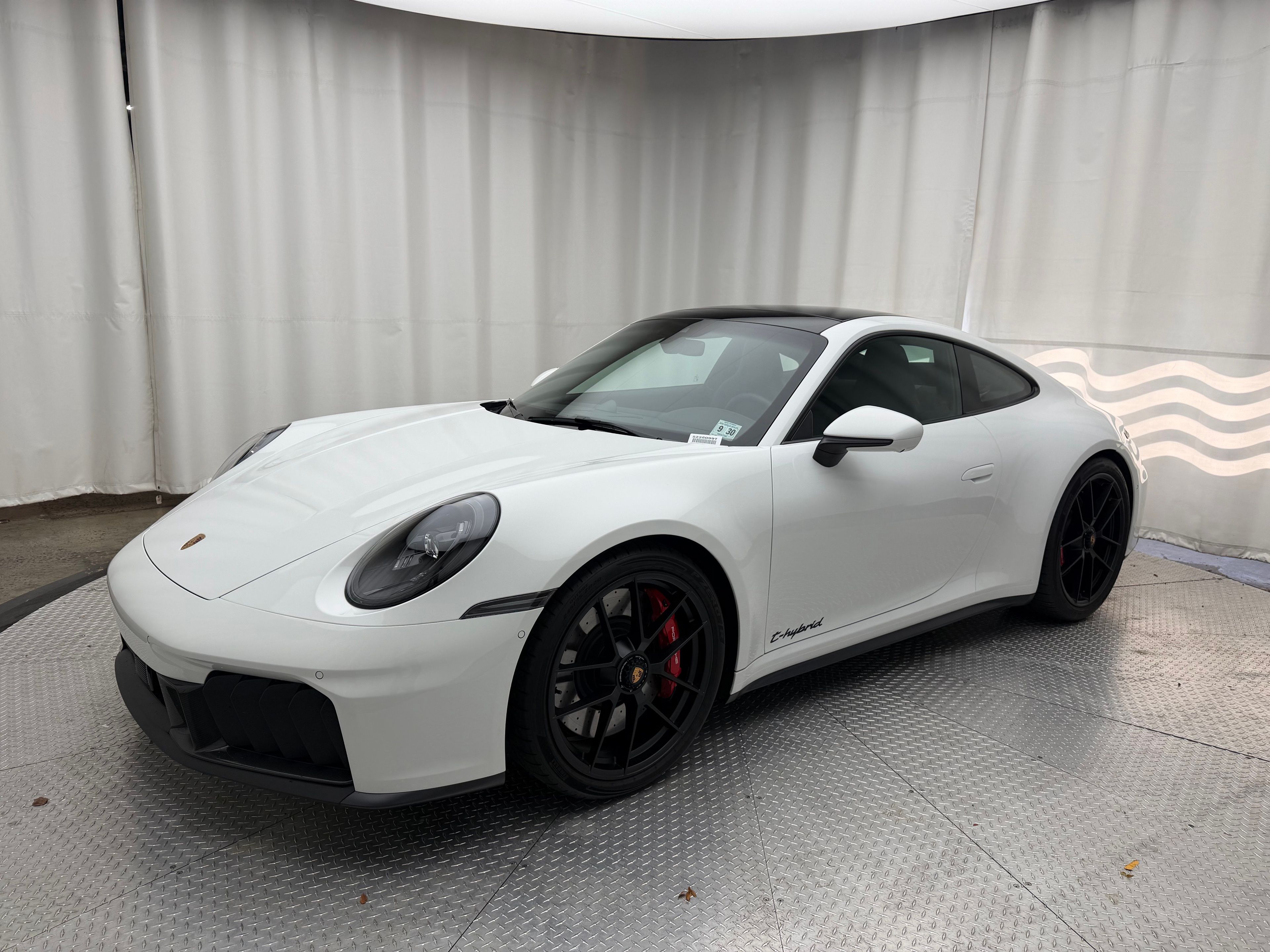 Thumbnail: 2026 Porsche 911 - 1