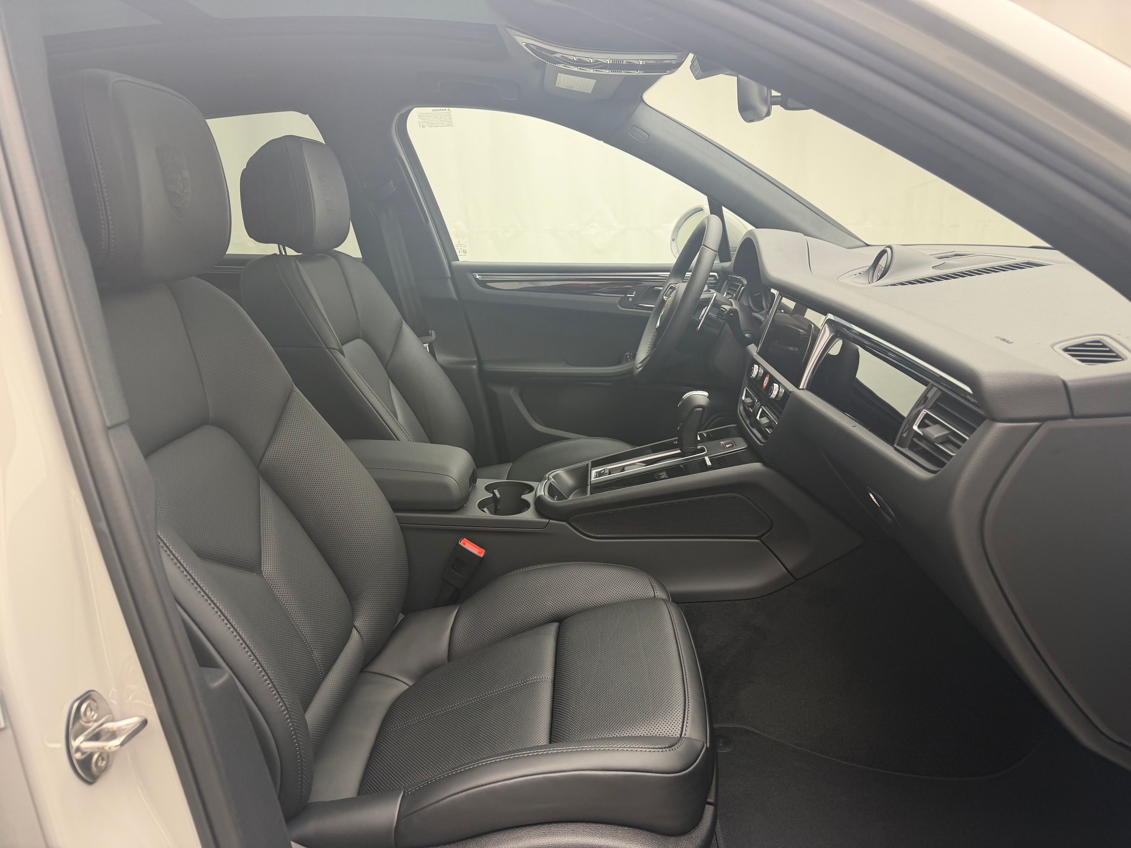 Thumbnail: 2026 Porsche Macan - 23