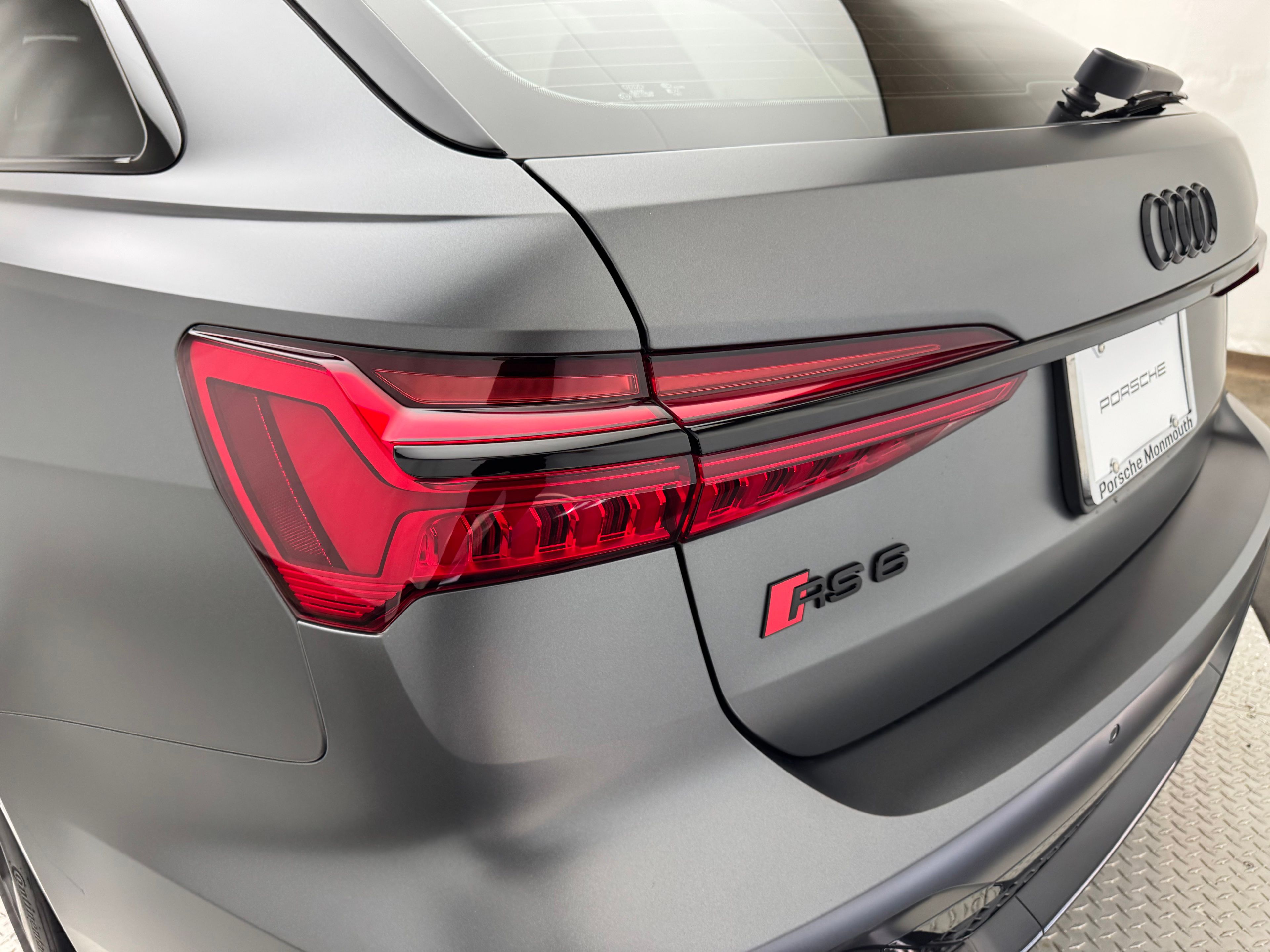 Thumbnail: 2024 Audi RS 6 - 10