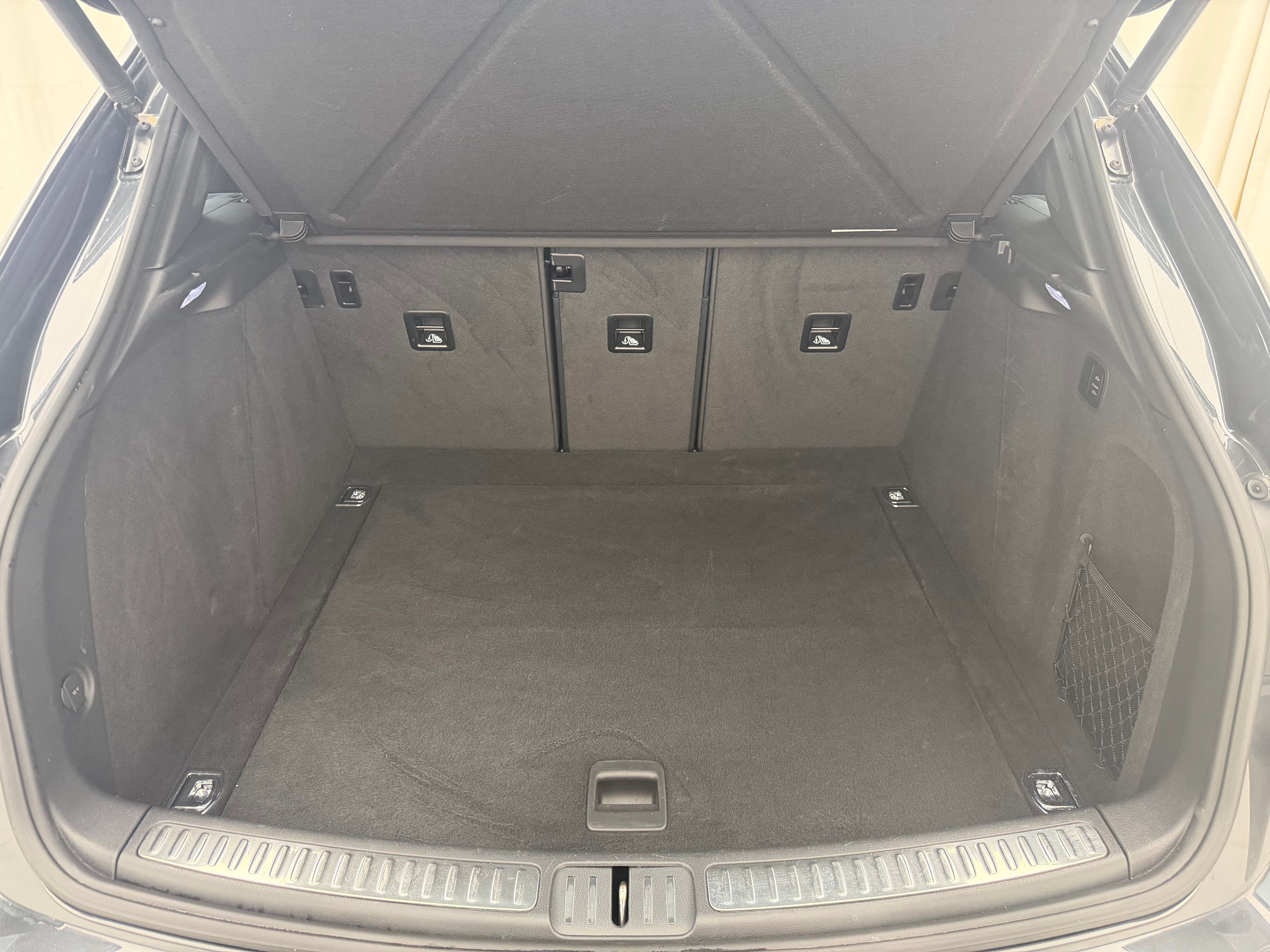 Thumbnail: 2023 Porsche Macan - 26