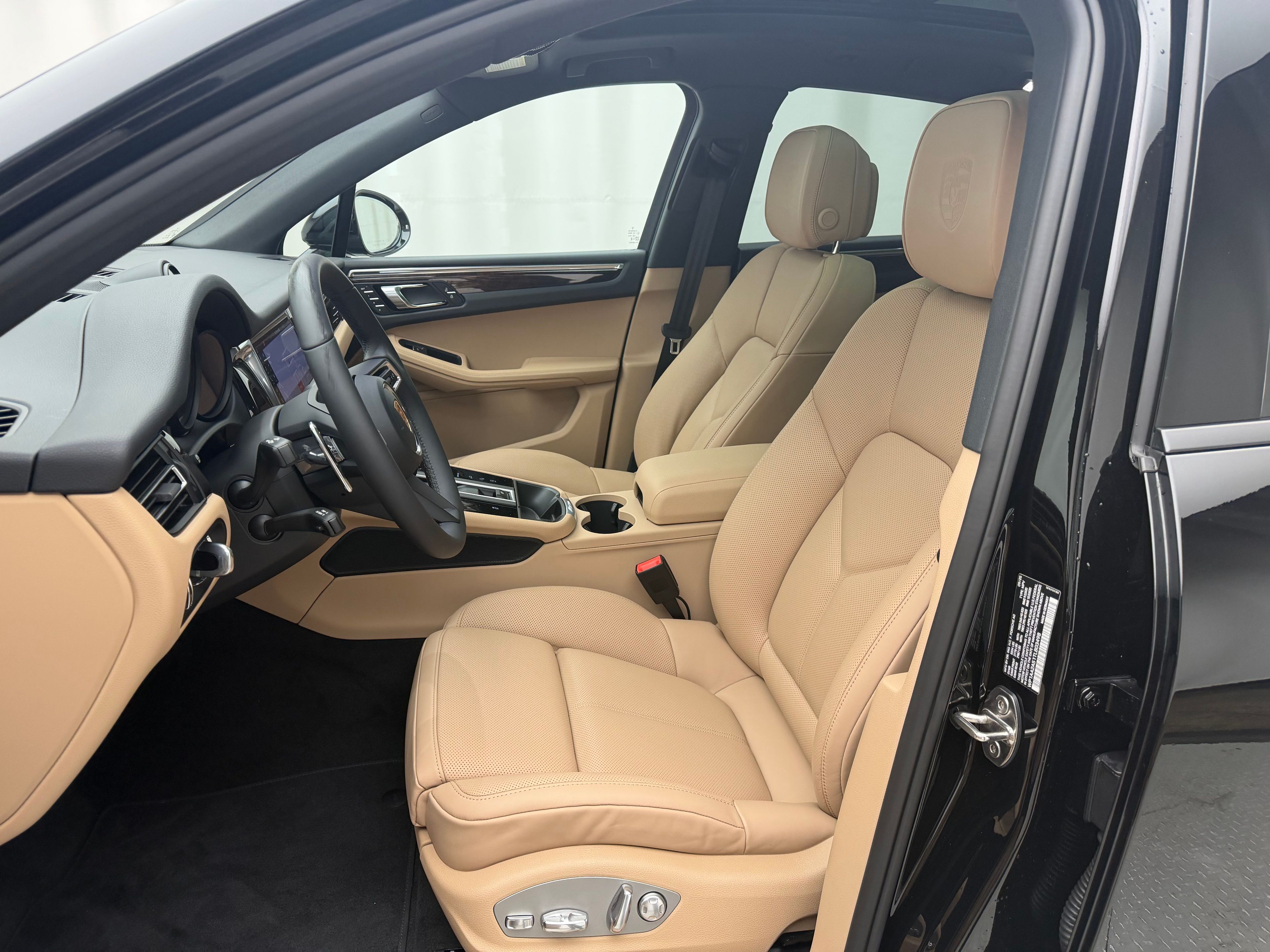 Thumbnail: 2026 Porsche Macan - 5