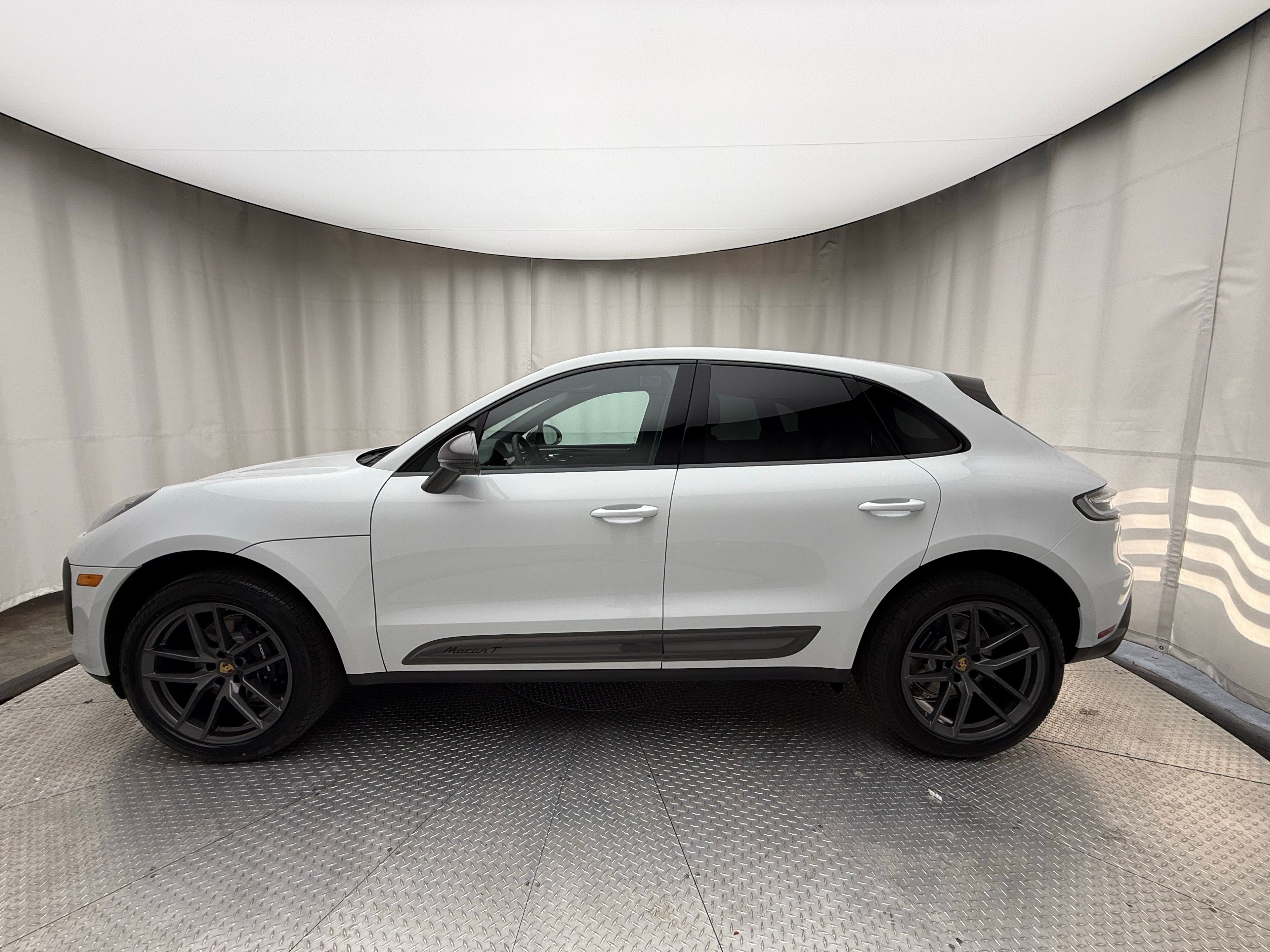 Thumbnail: 2026 Porsche Macan - 2