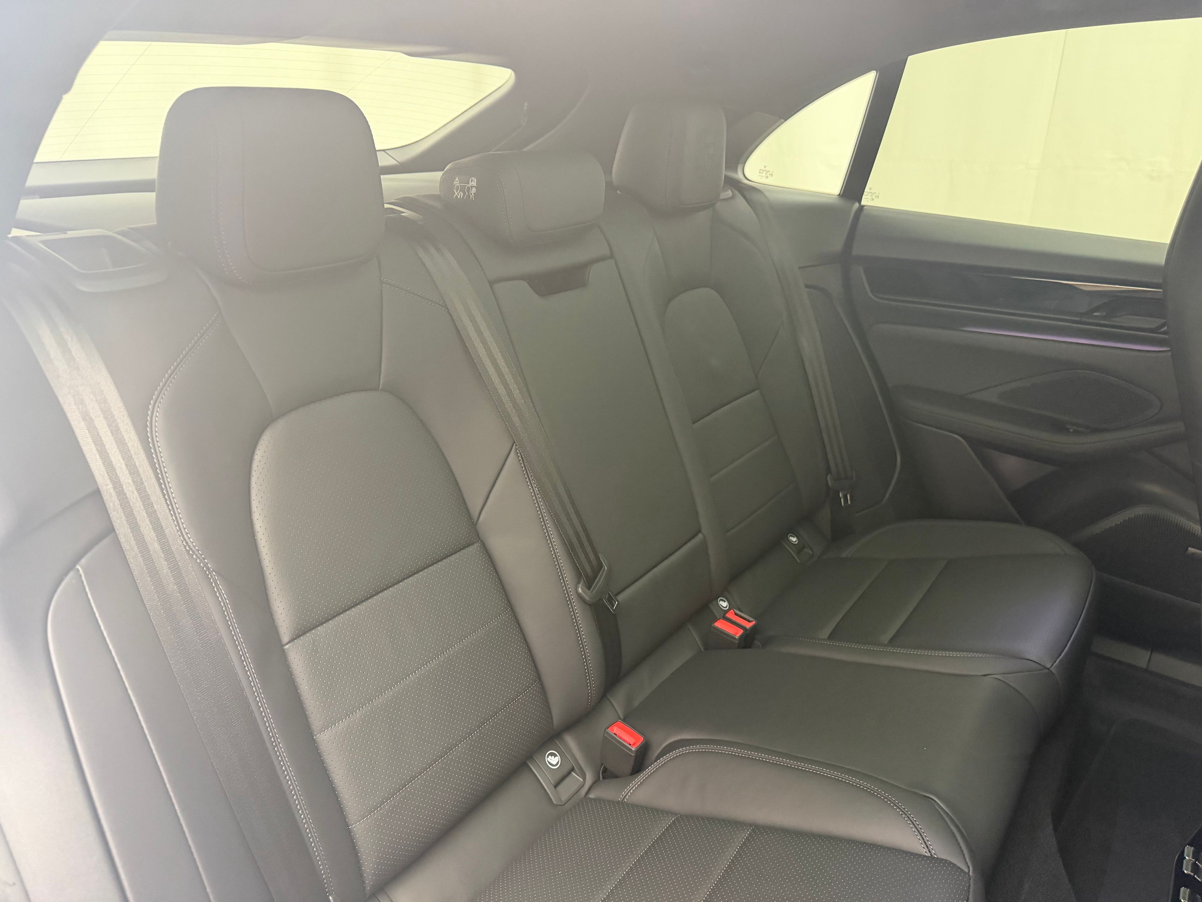 Thumbnail: 2026 Porsche Macan - 21