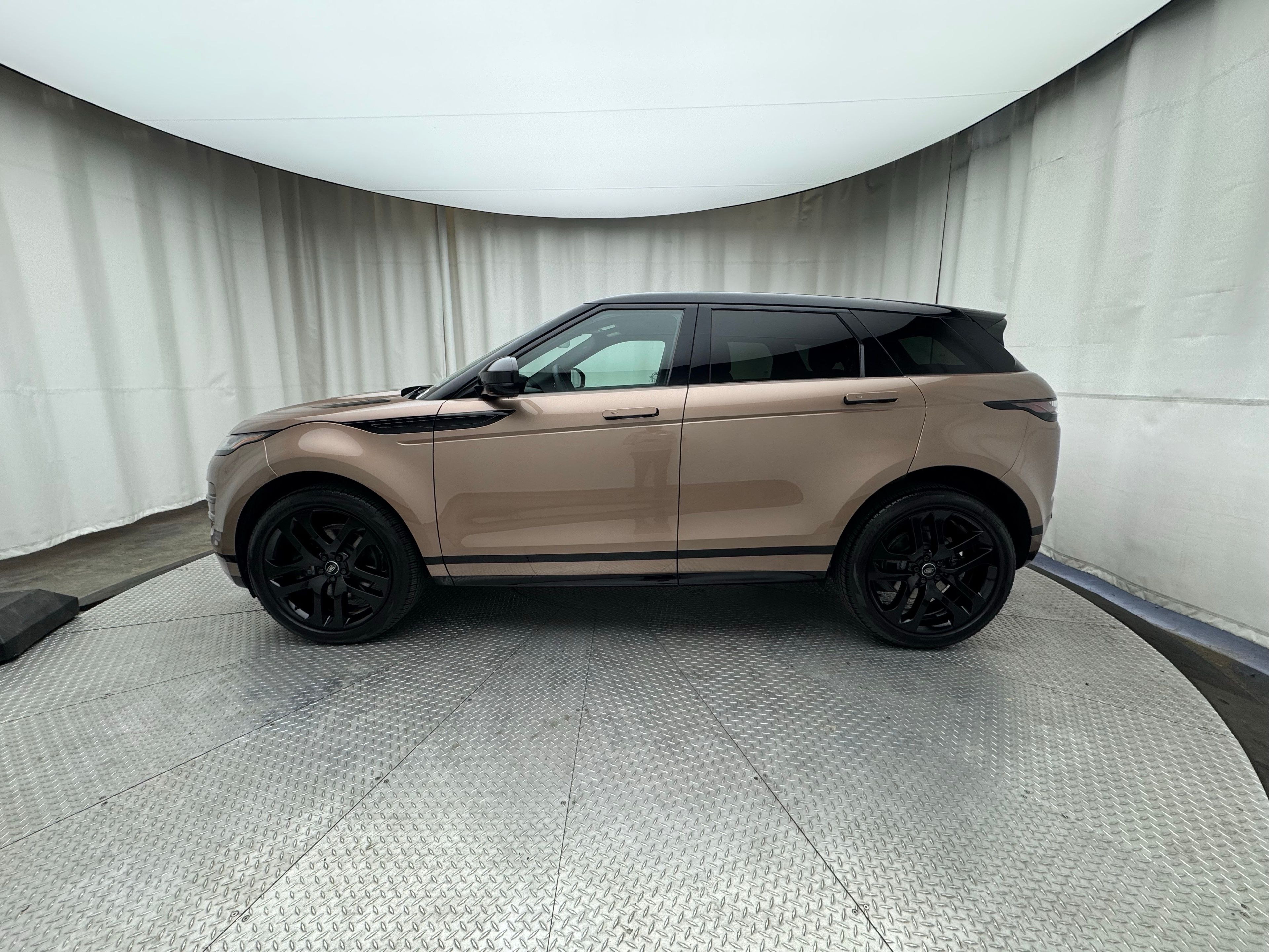 Thumbnail: 2024 Land Rover Range Rover Evoque - 2