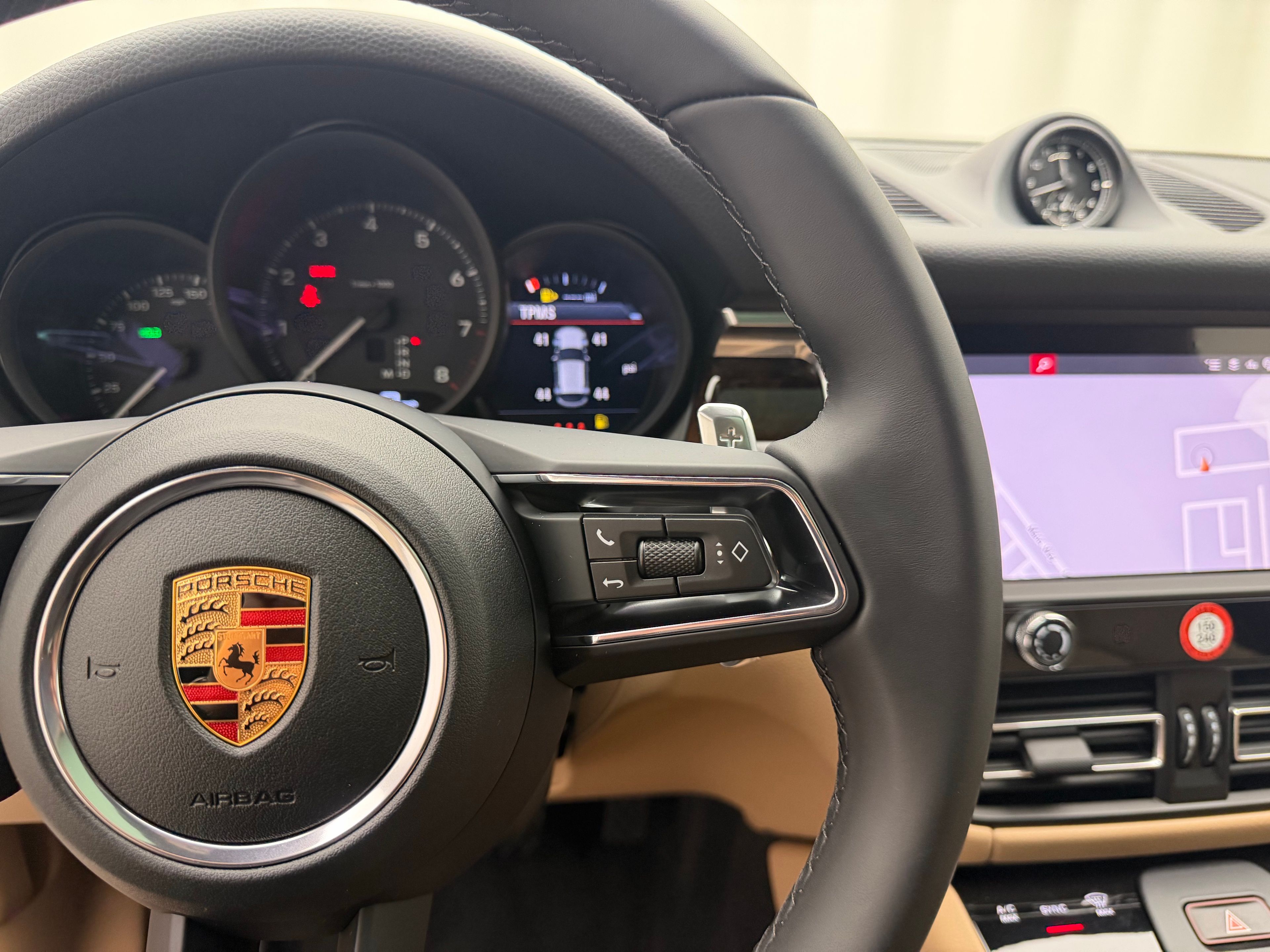 Thumbnail: 2026 Porsche Macan - 27
