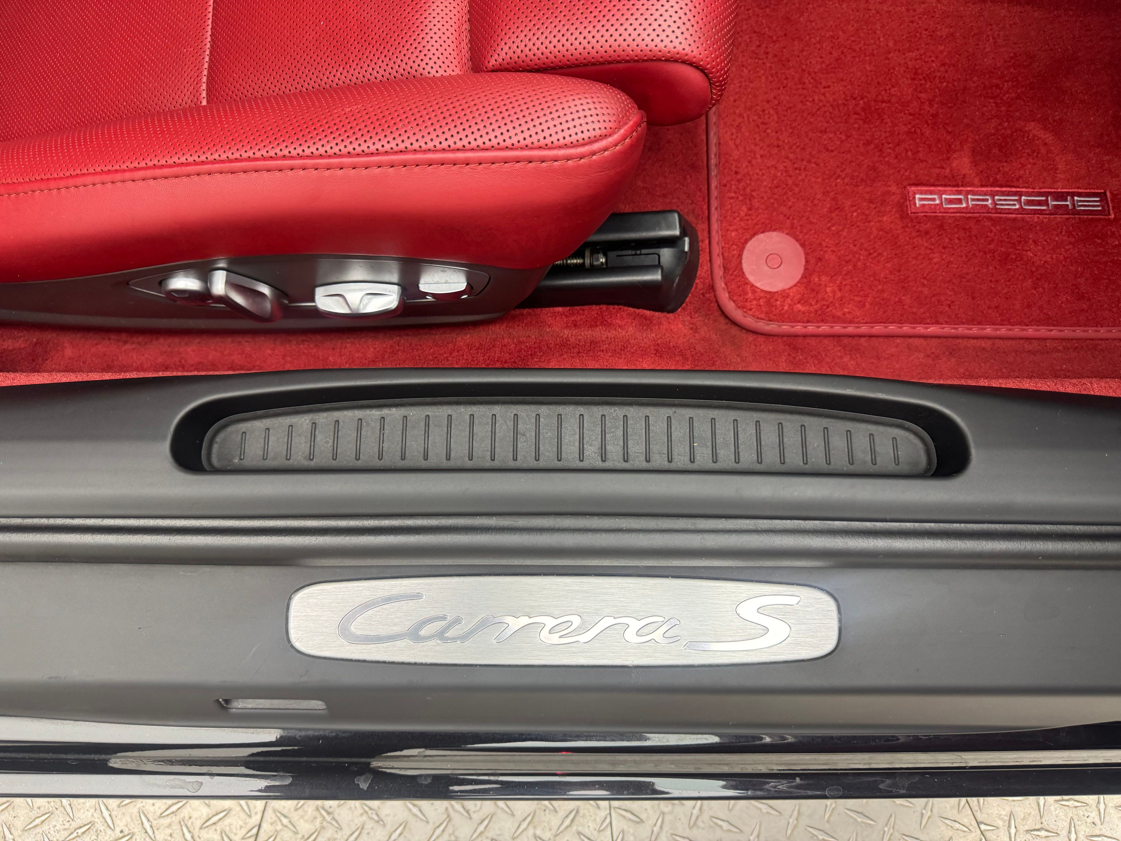 Thumbnail: 2013 Porsche 911 - 25