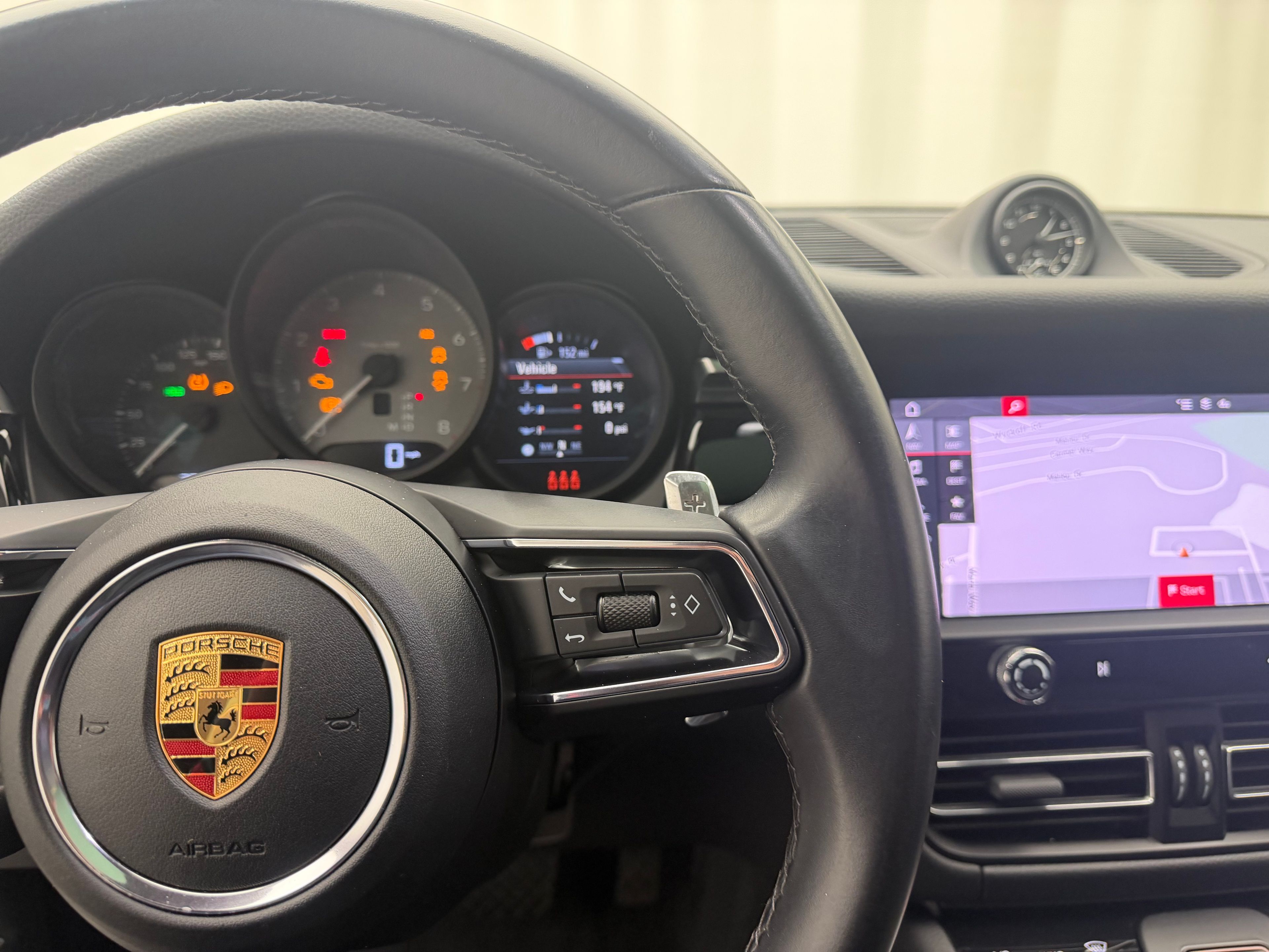 Thumbnail: 2023 Porsche Macan - 28