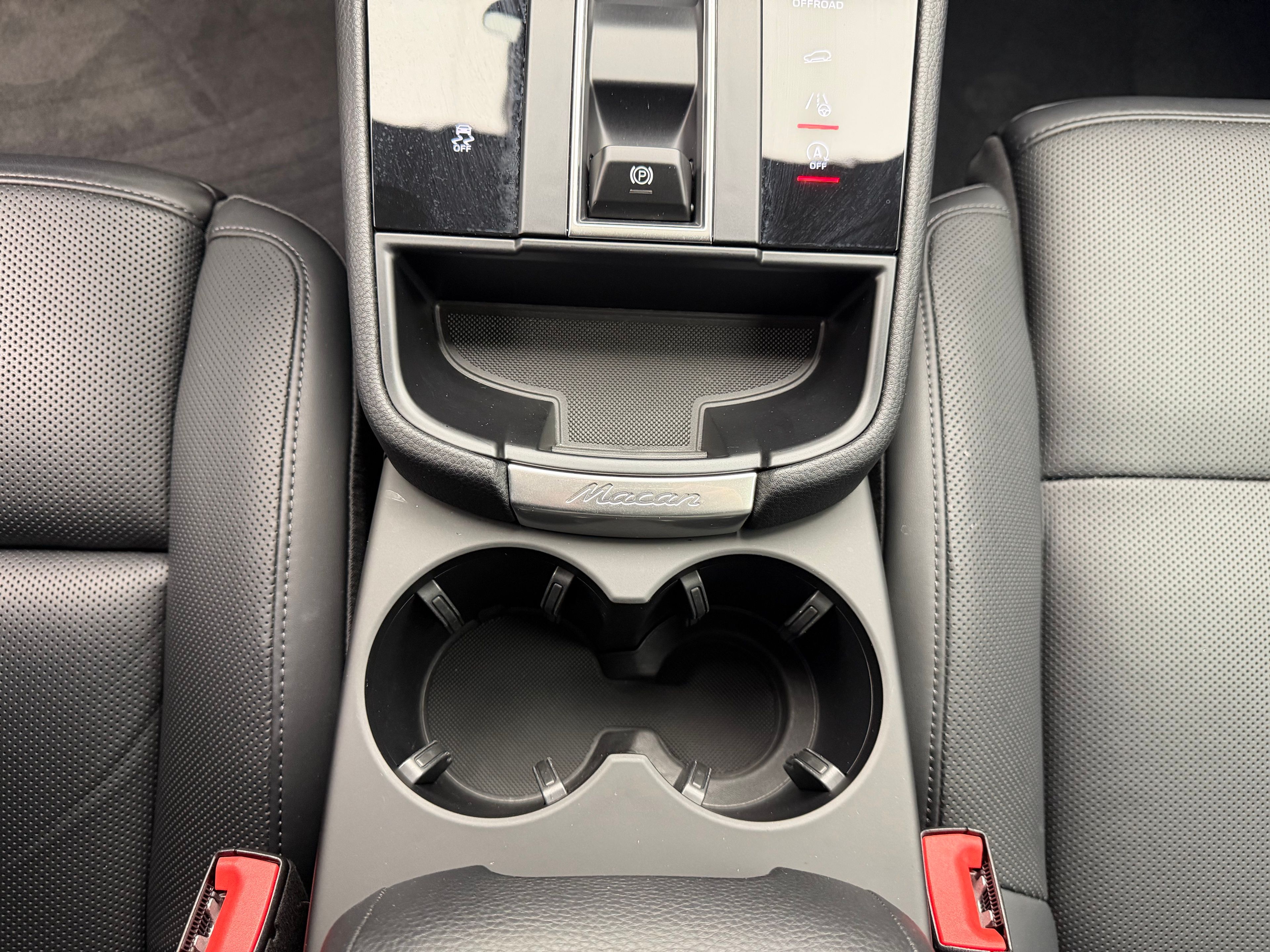 Thumbnail: 2025 Porsche Macan - 30