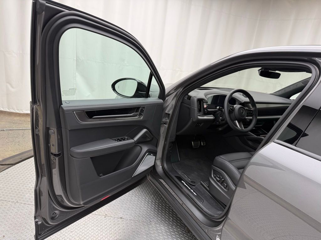 Thumbnail: 2025 Porsche Cayenne - 4