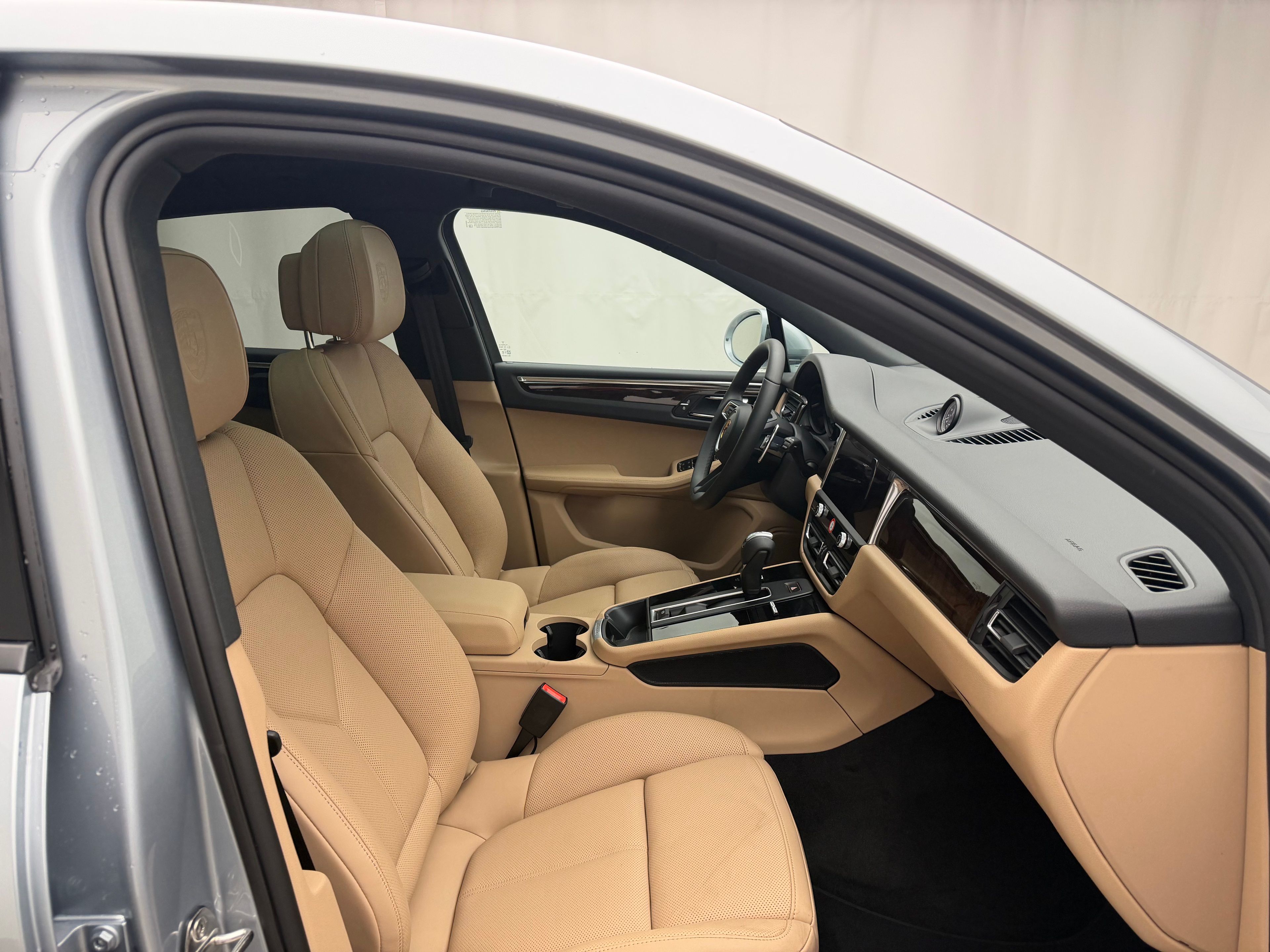 Thumbnail: 2026 Porsche Macan - 21