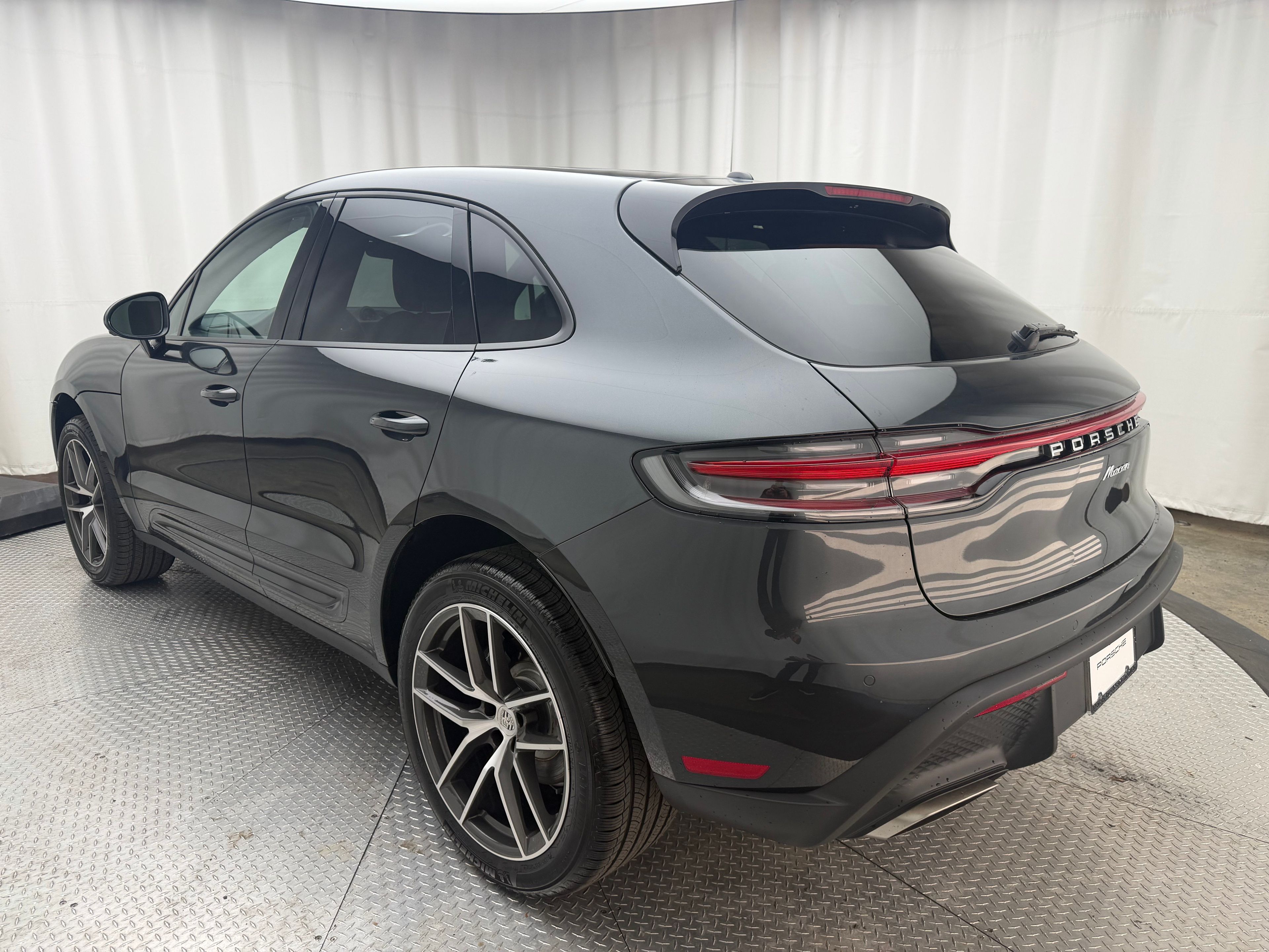 Thumbnail: 2026 Porsche Macan - 3