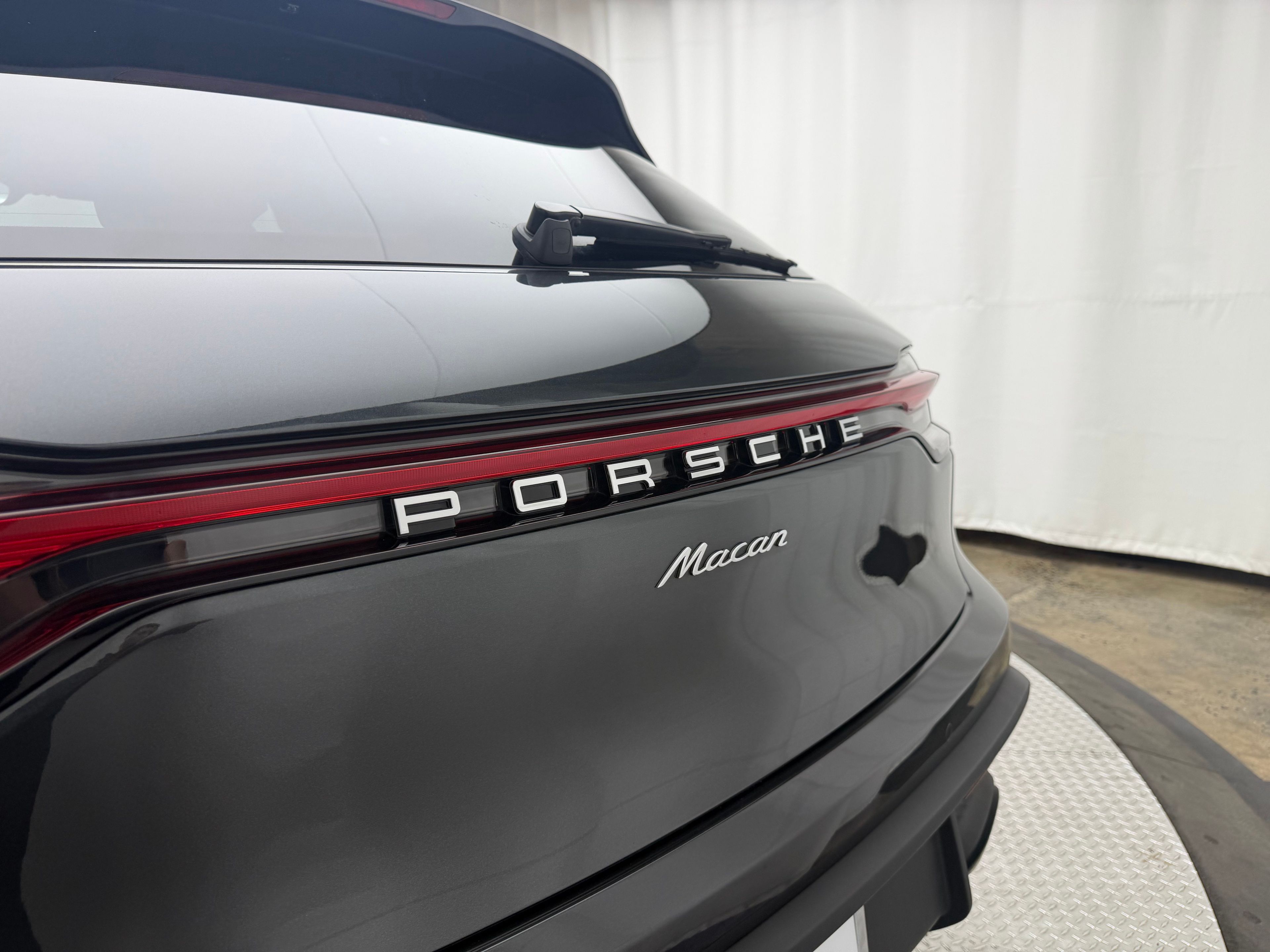 Thumbnail: 2026 Porsche Macan - 12