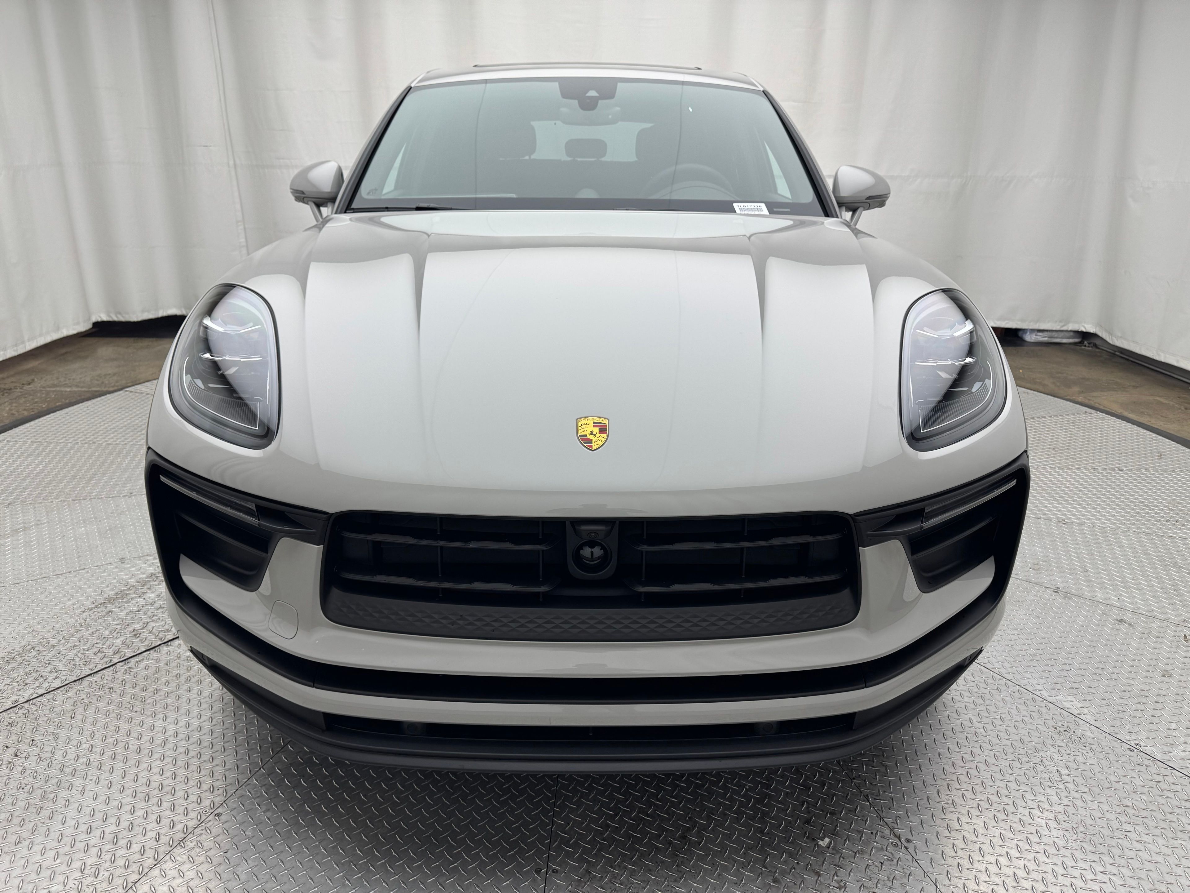 Thumbnail: 2026 Porsche Macan - 21