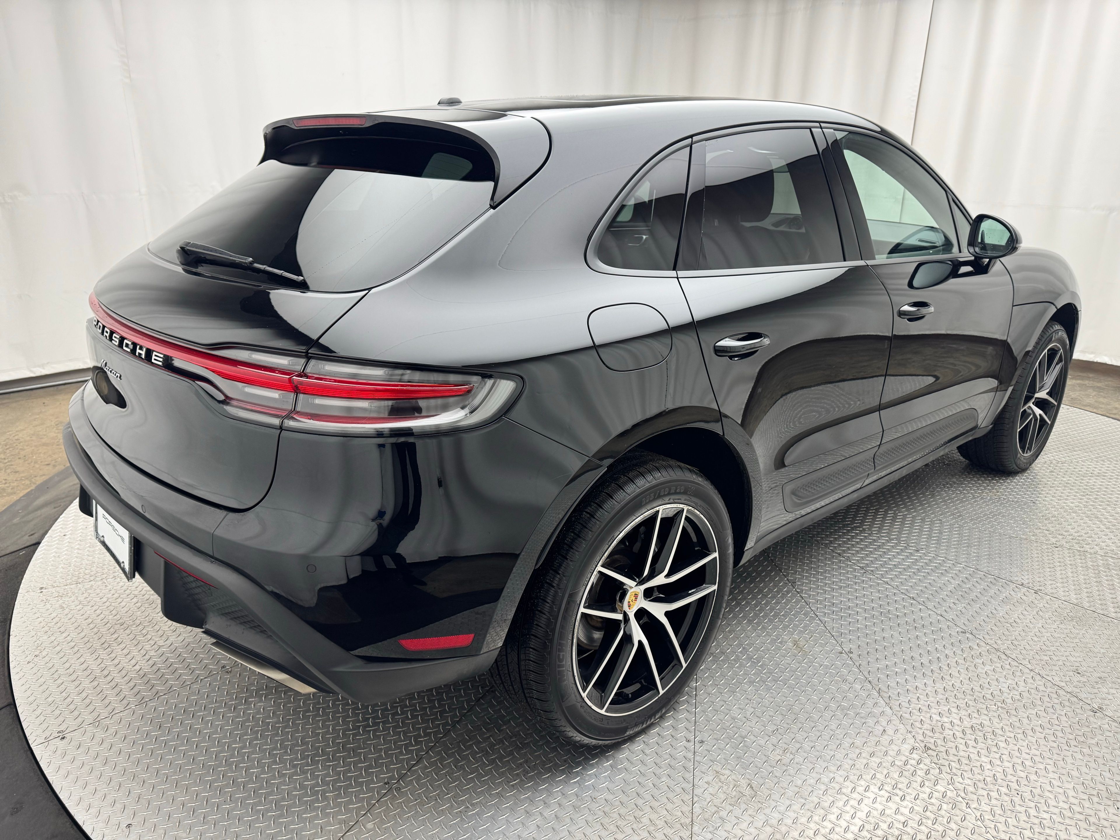 Thumbnail: 2023 Porsche Macan - 12