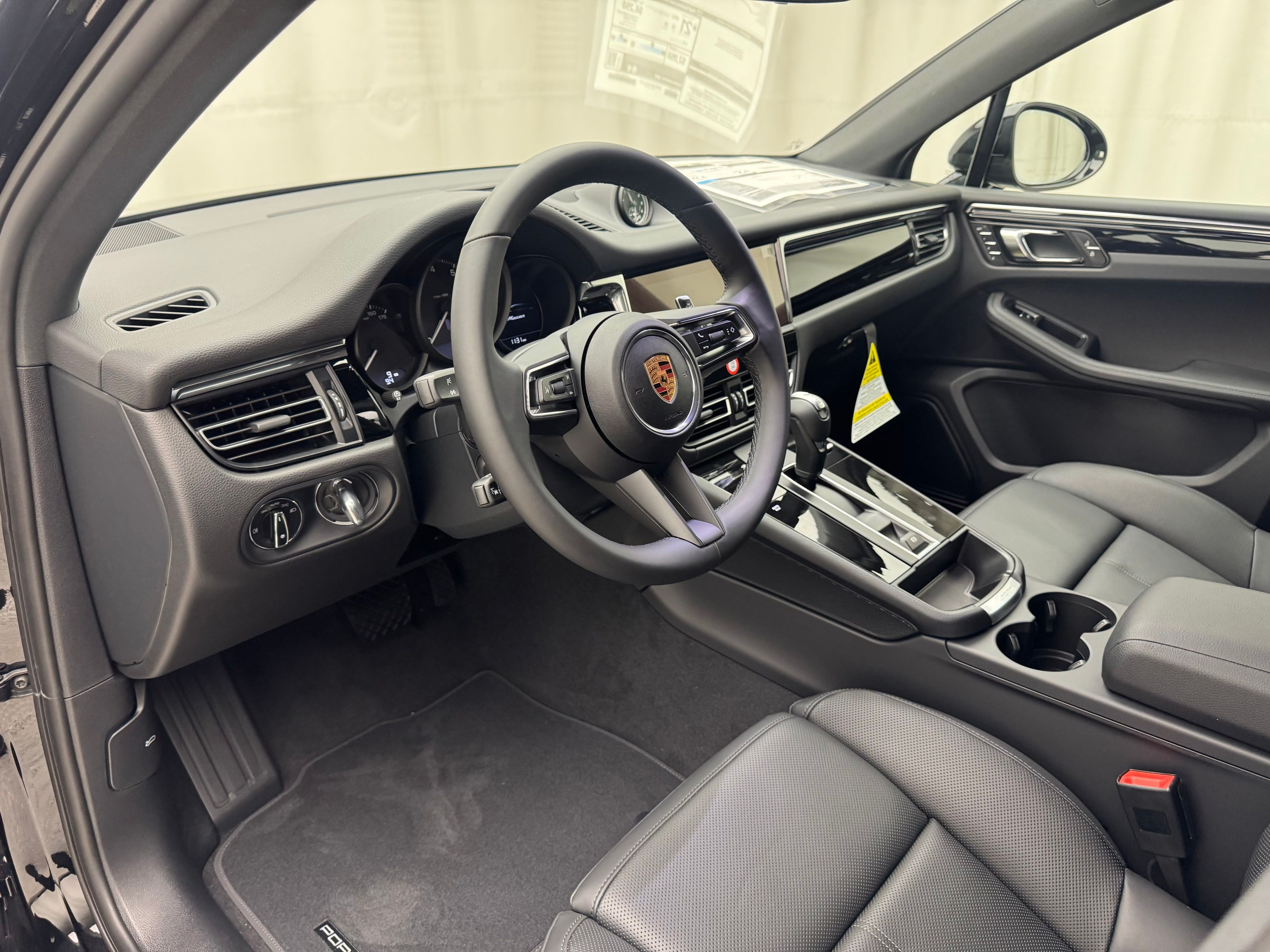 Thumbnail: 2026 Porsche Macan - 4
