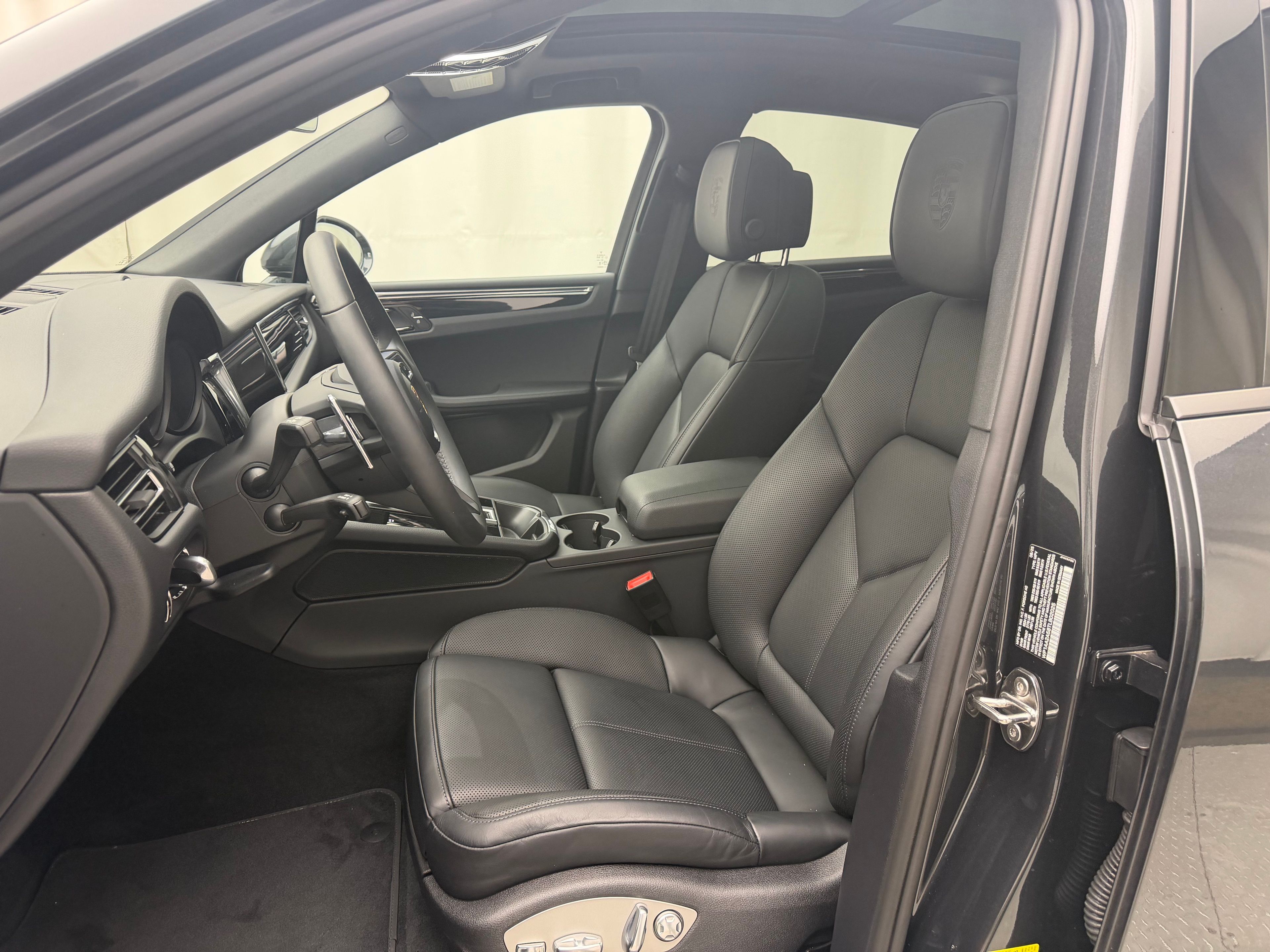 Thumbnail: 2026 Porsche Macan - 5