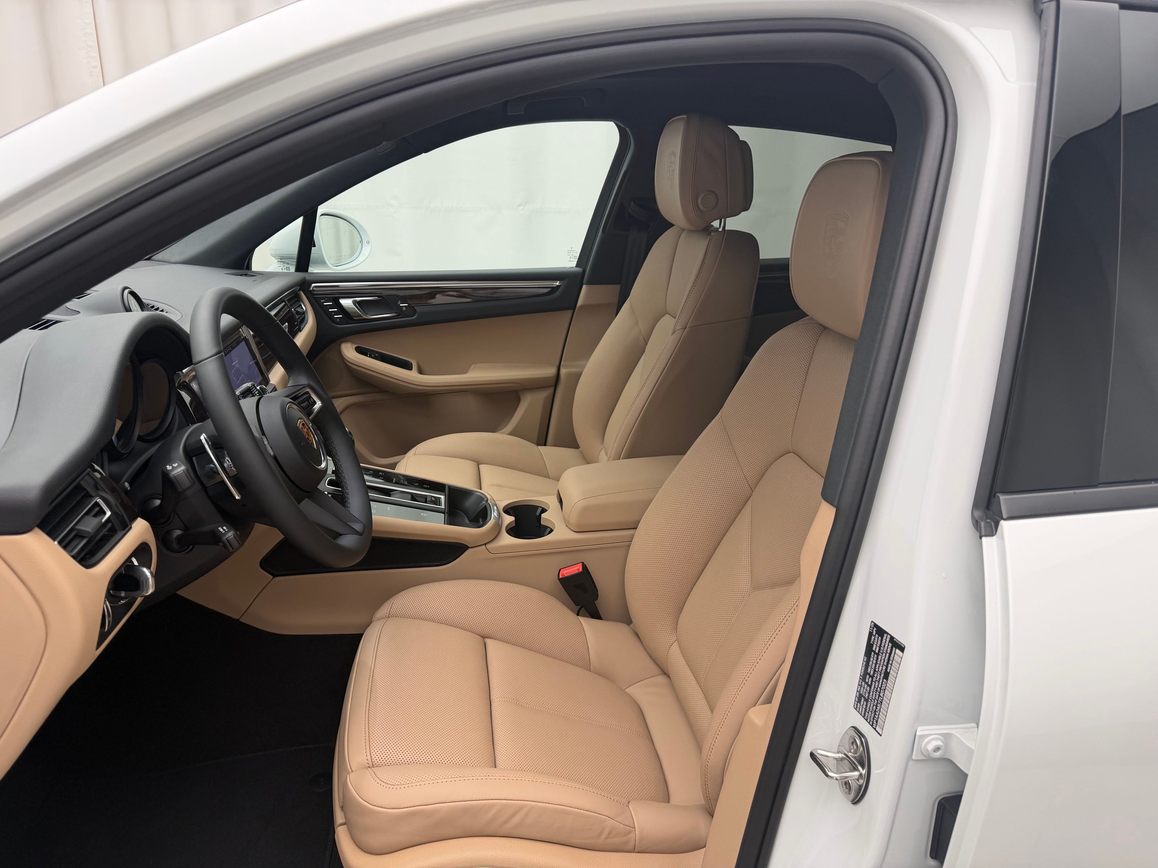 Thumbnail: 2026 Porsche Macan - 5