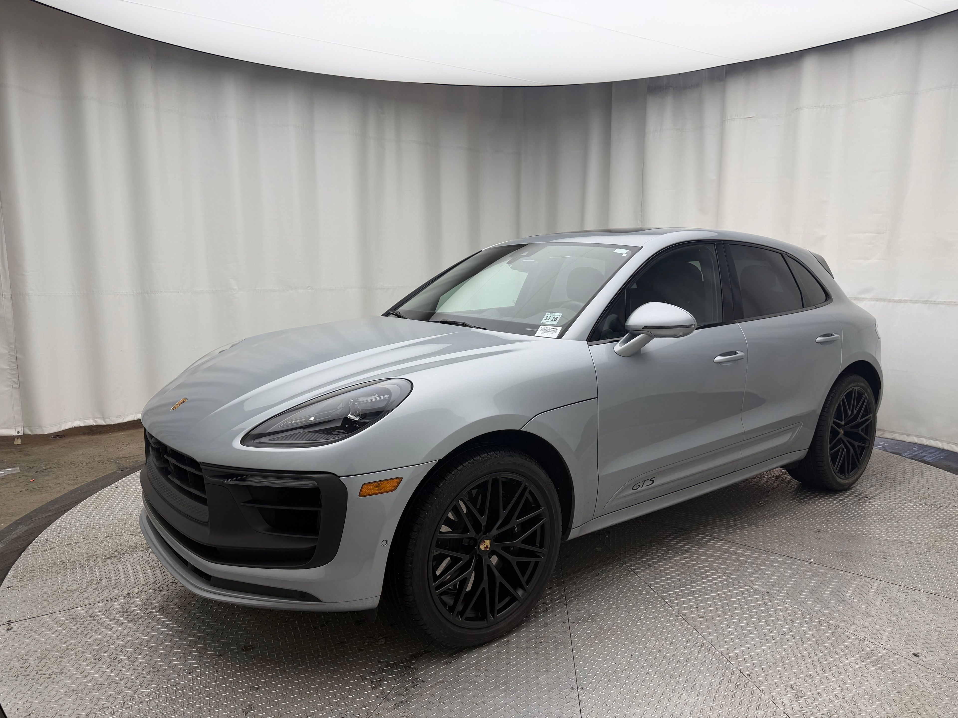 Thumbnail: 2024 Porsche Macan - 1