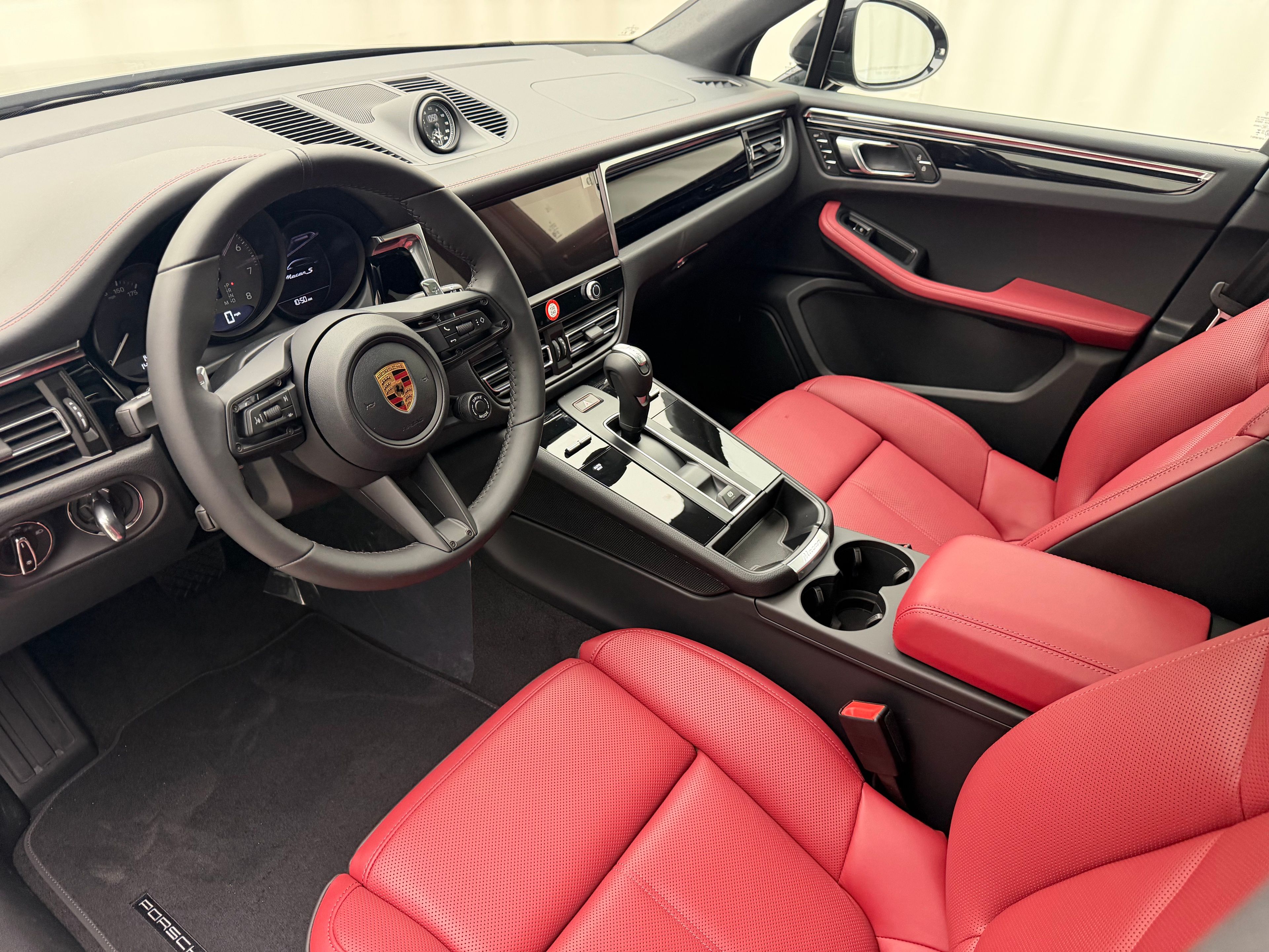 Thumbnail: 2026 Porsche Macan - 4