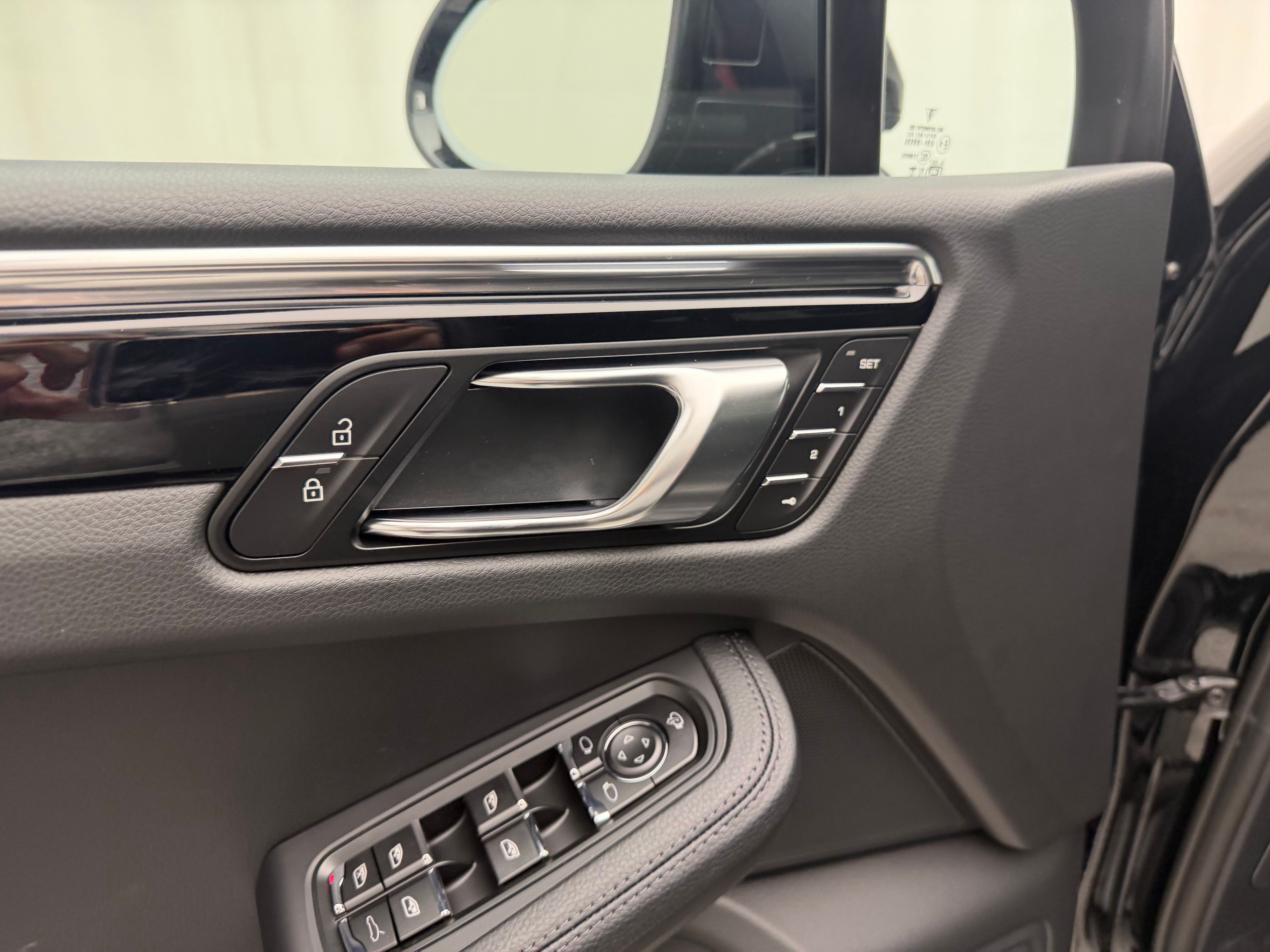 Thumbnail: 2026 Porsche Macan - 28