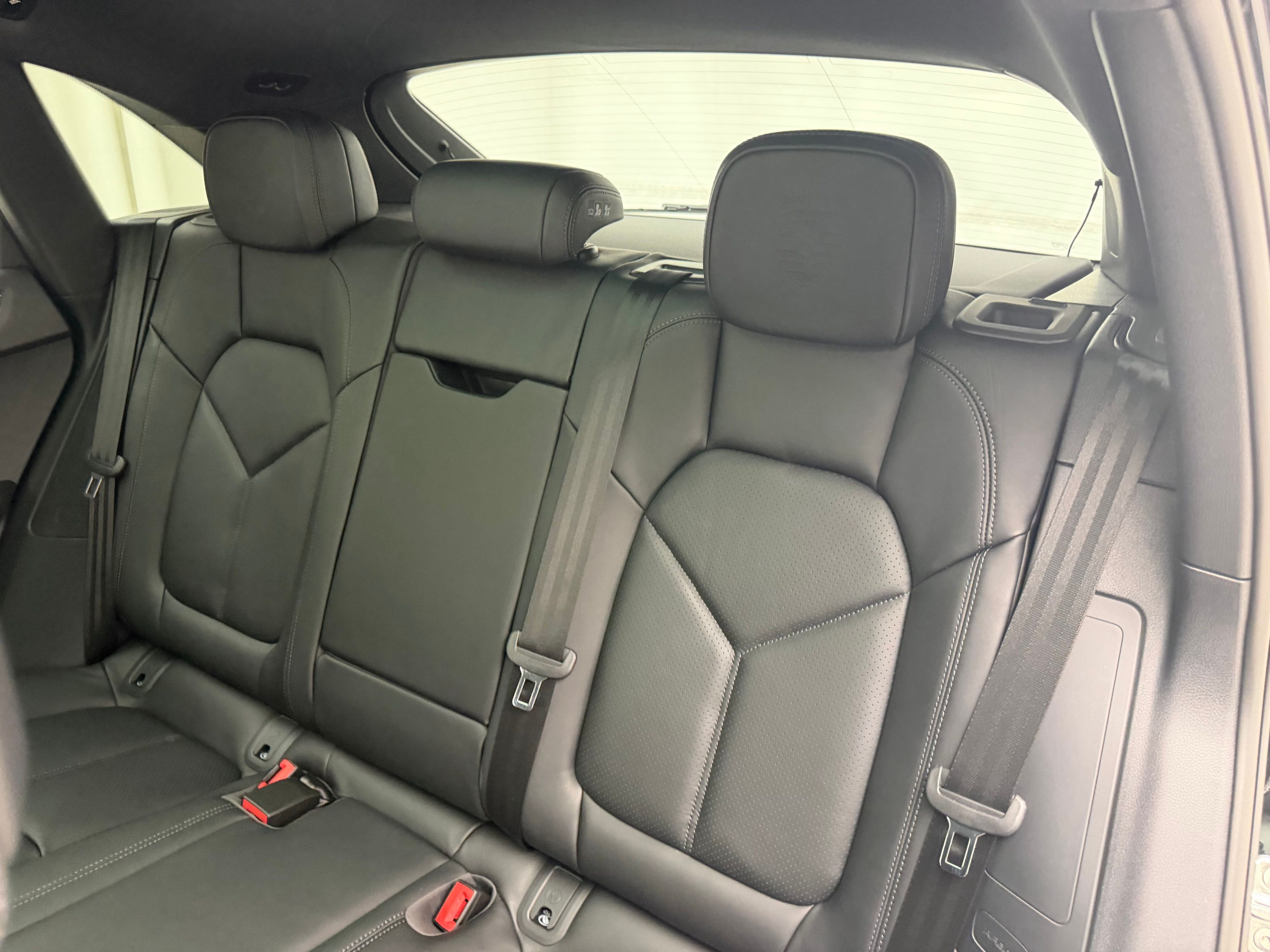 Thumbnail: 2026 Porsche Macan - 24