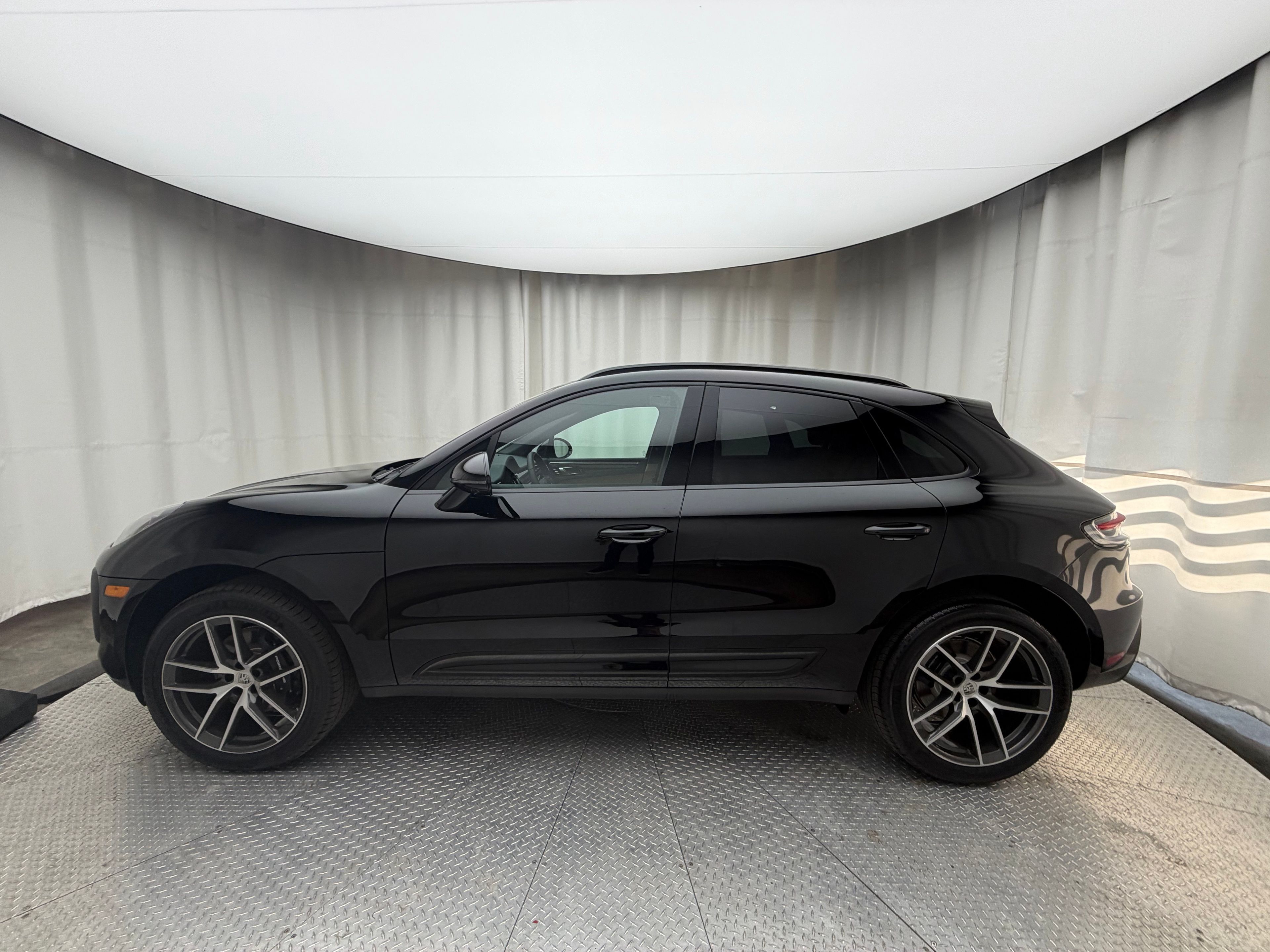 Thumbnail: 2026 Porsche Macan - 2
