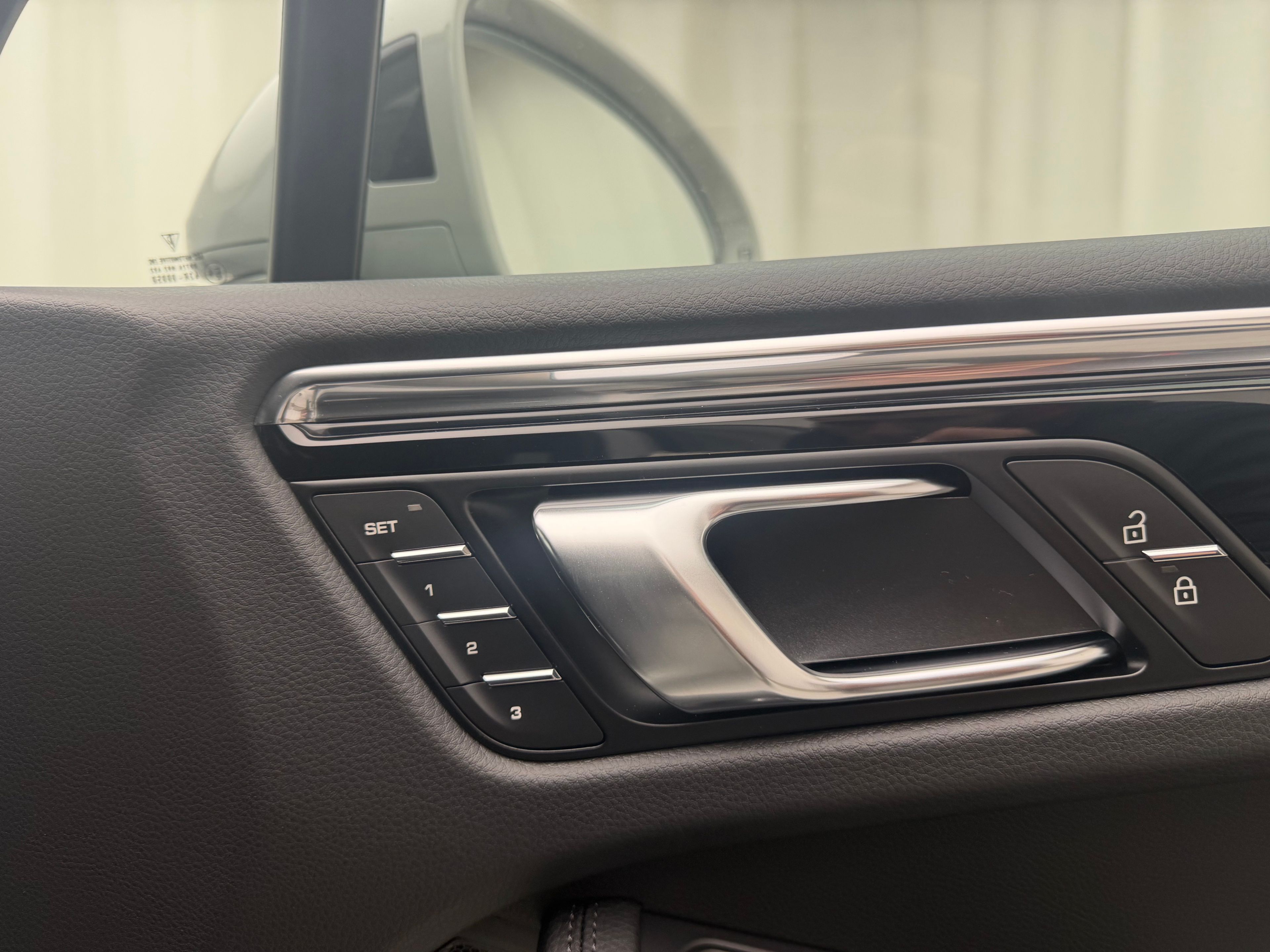 Thumbnail: 2026 Porsche Macan - 20