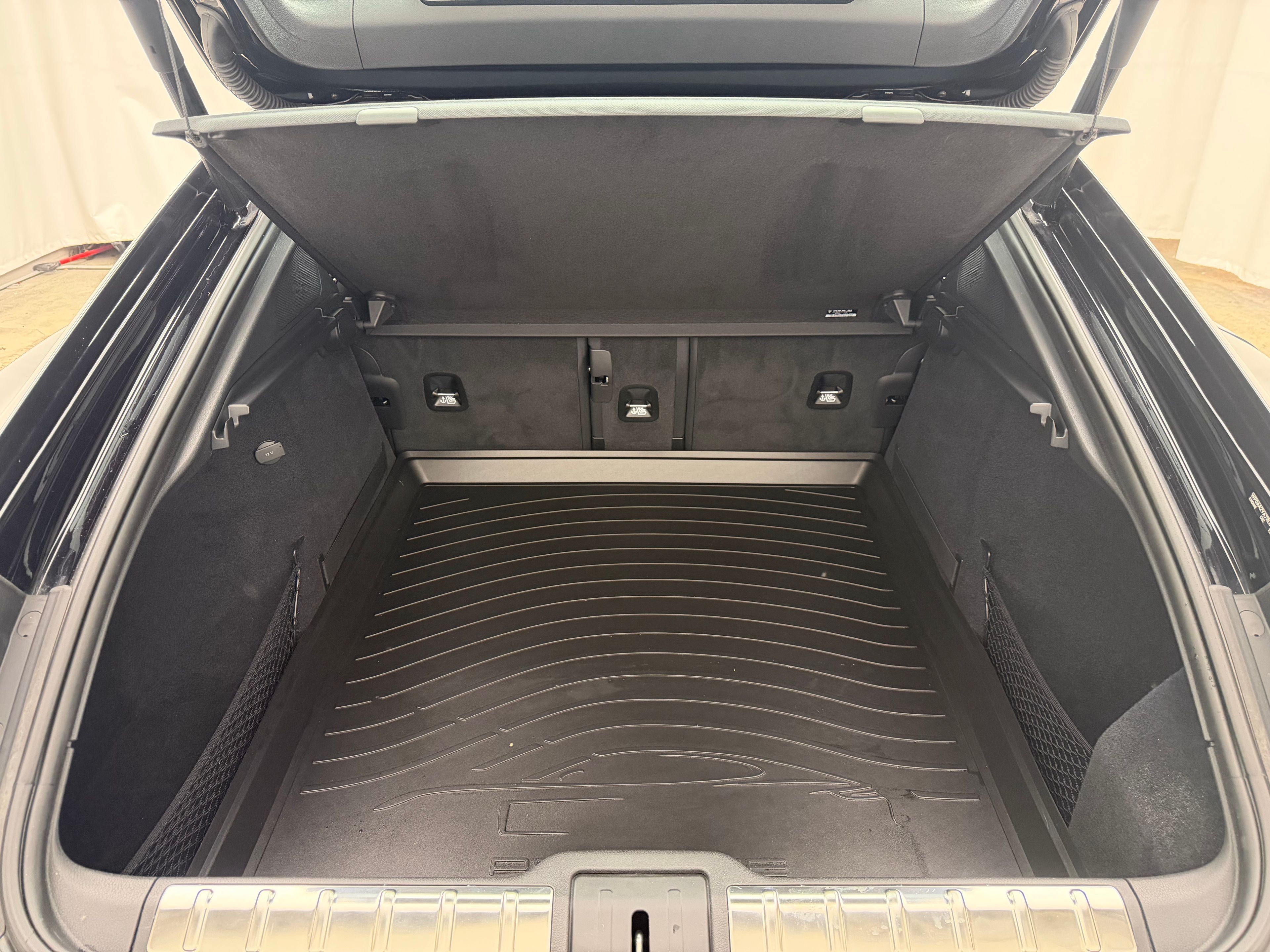 Thumbnail: 2024 Porsche Panamera - 25