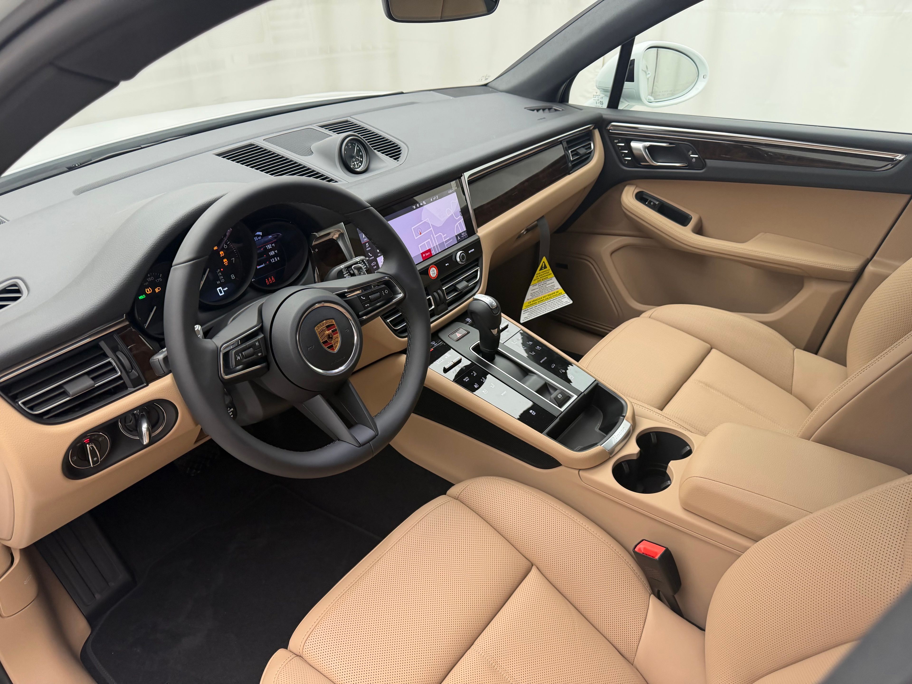 Thumbnail: 2026 Porsche Macan - 4