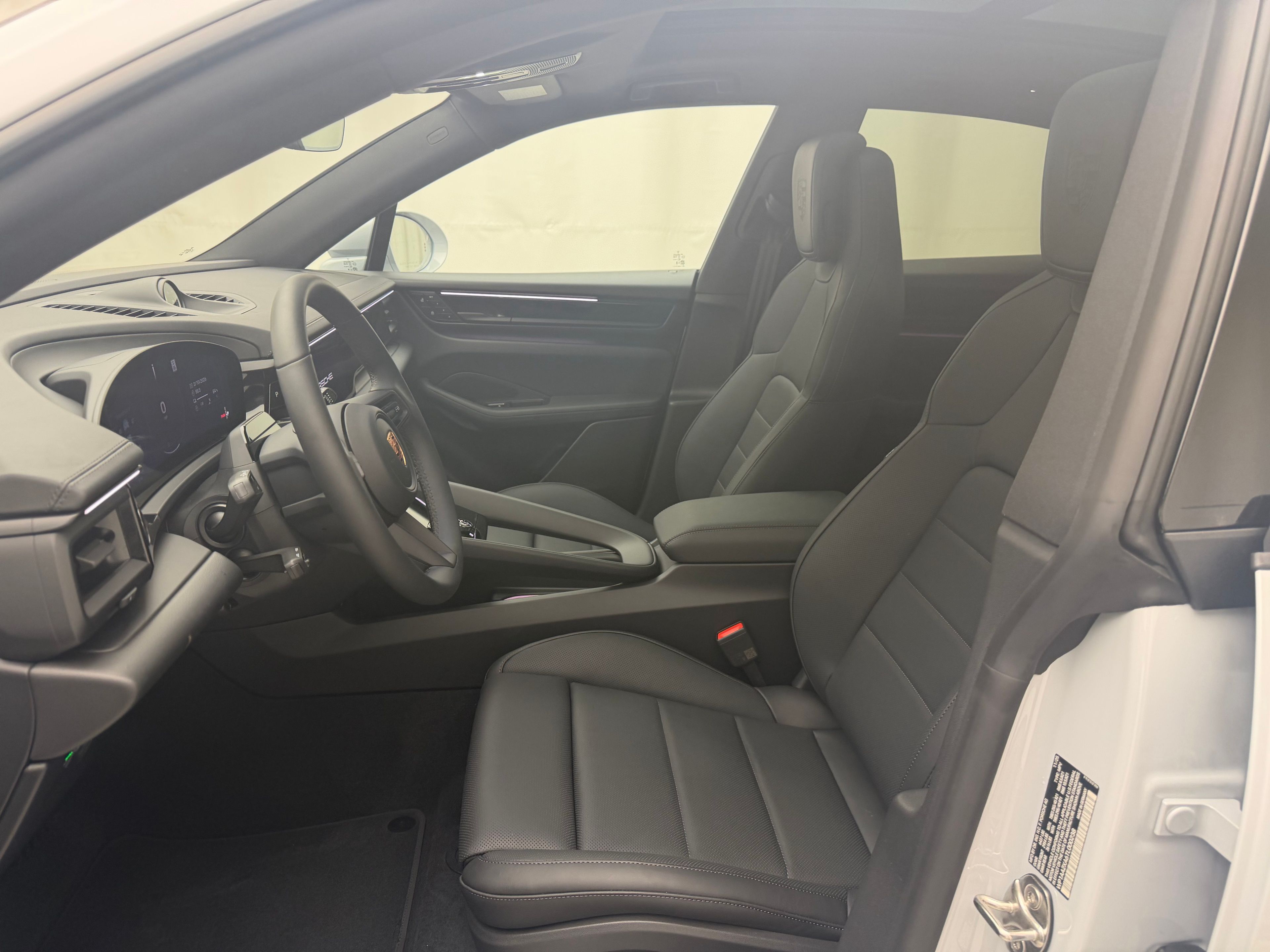 Thumbnail: 2026 Porsche Macan - 5