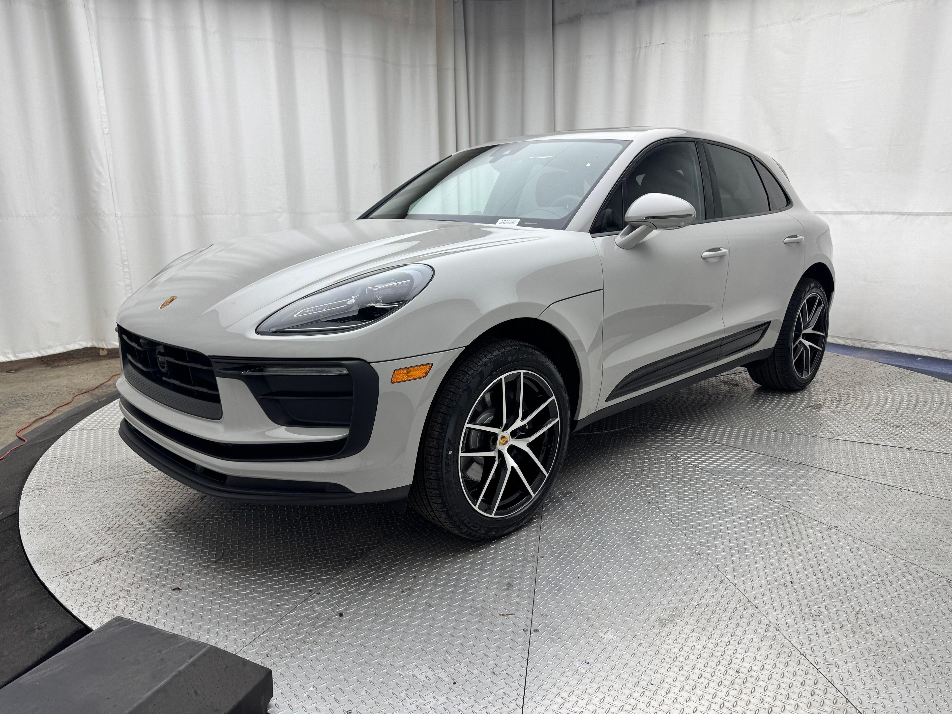 Thumbnail: 2026 Porsche Macan - 1