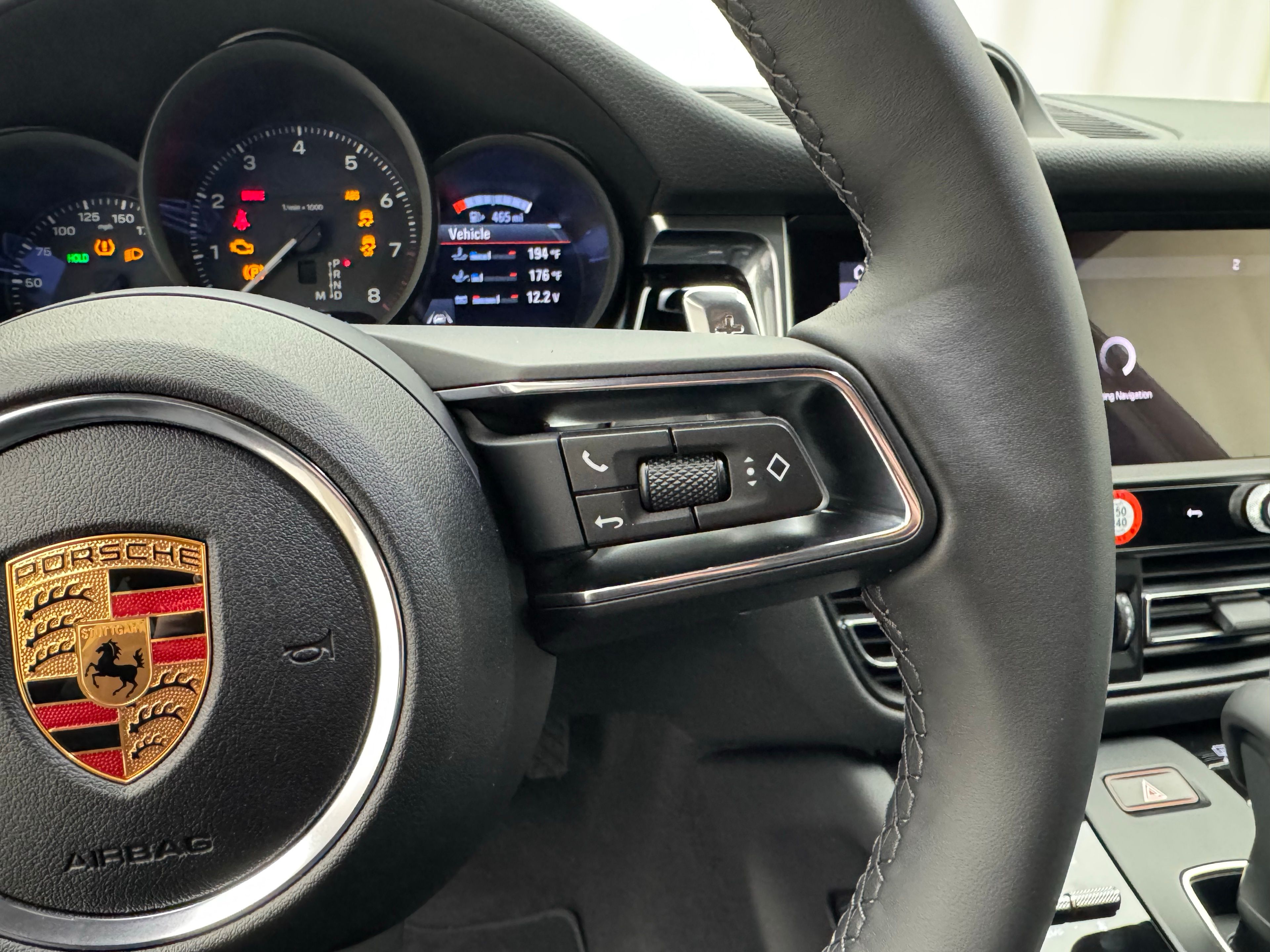 Thumbnail: 2026 Porsche Macan - 27