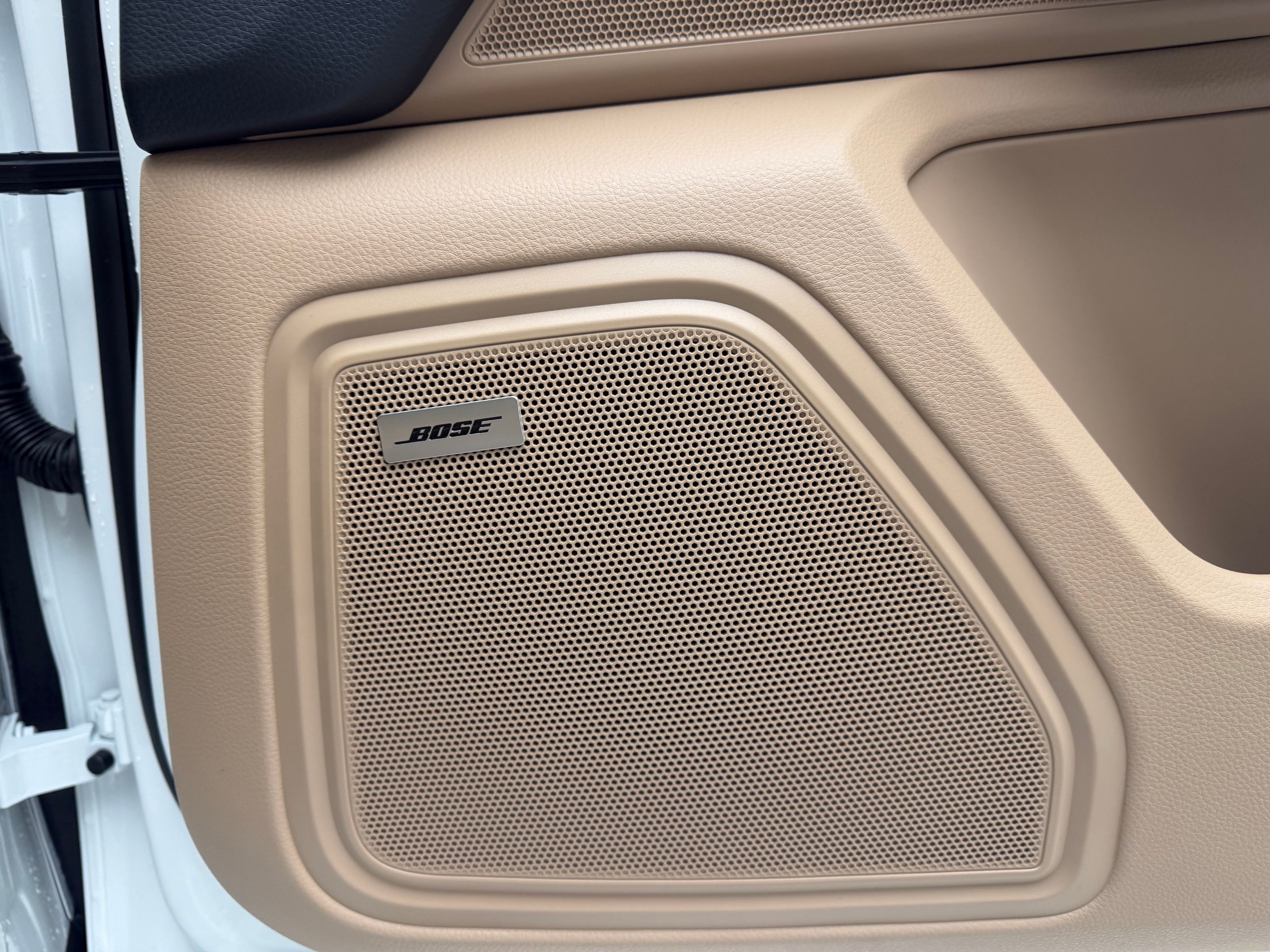 Thumbnail: 2026 Porsche Macan - 16