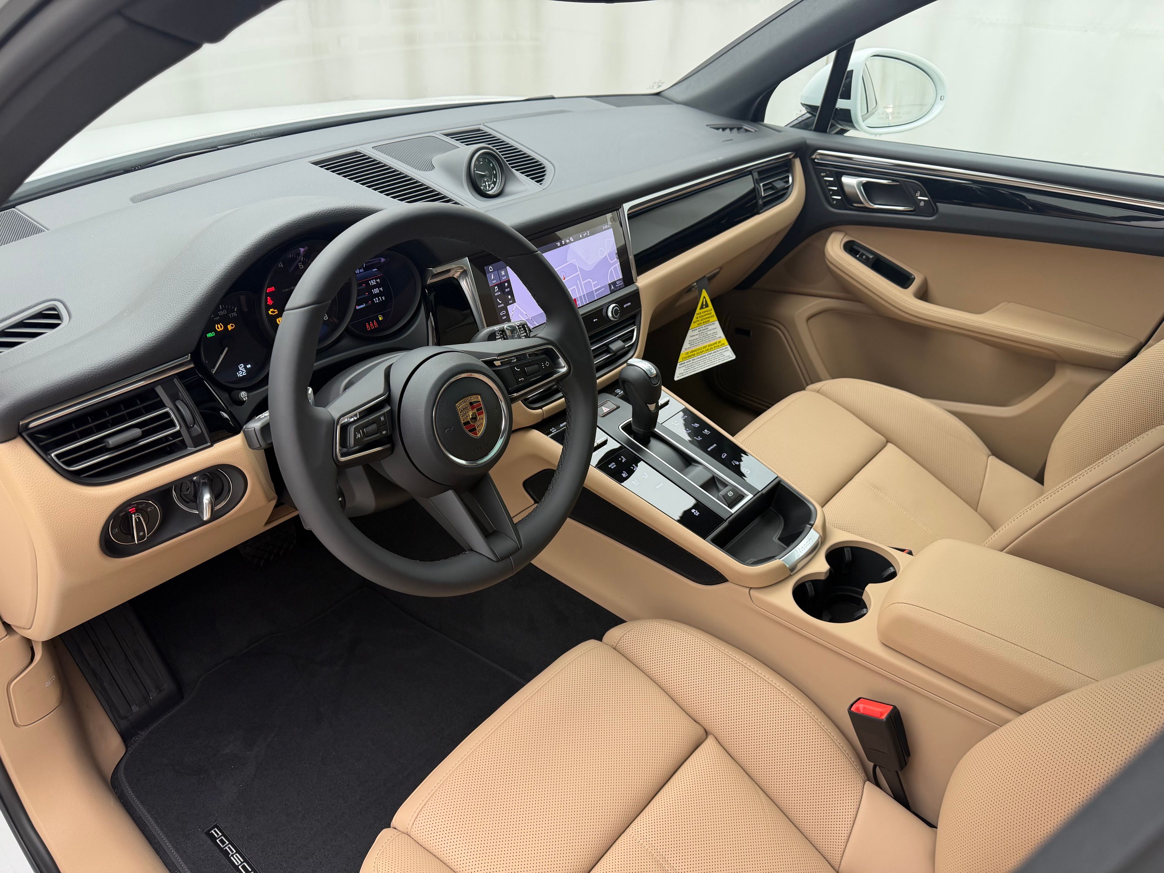 Thumbnail: 2026 Porsche Macan - 4