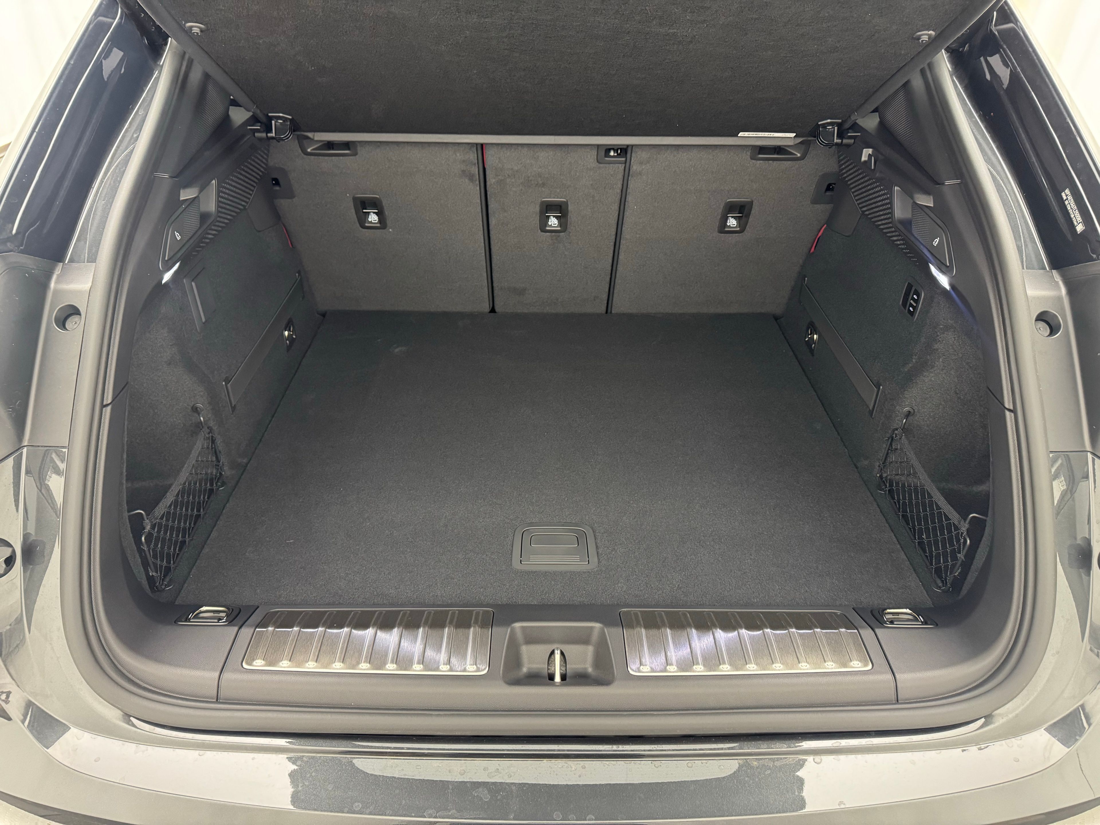 Thumbnail: 2026 Porsche Macan - 13