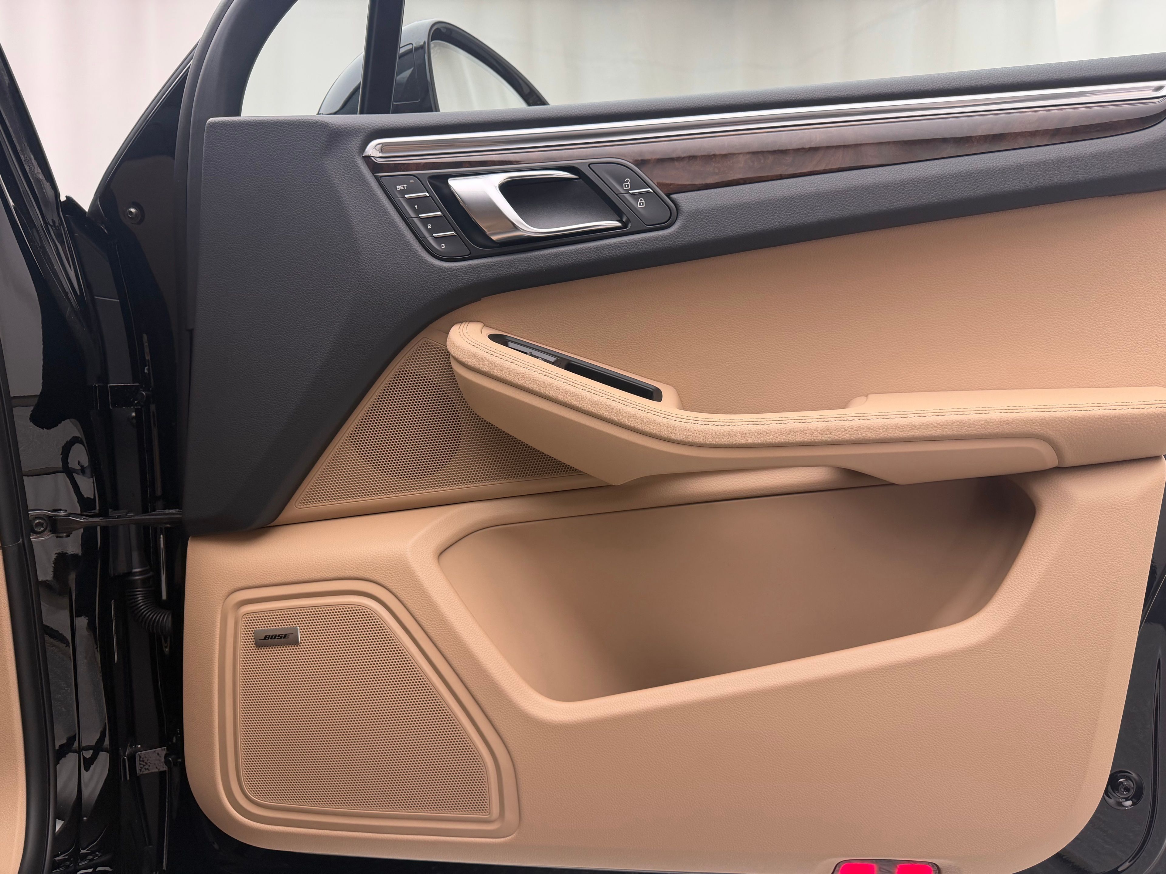 Thumbnail: 2026 Porsche Macan - 20