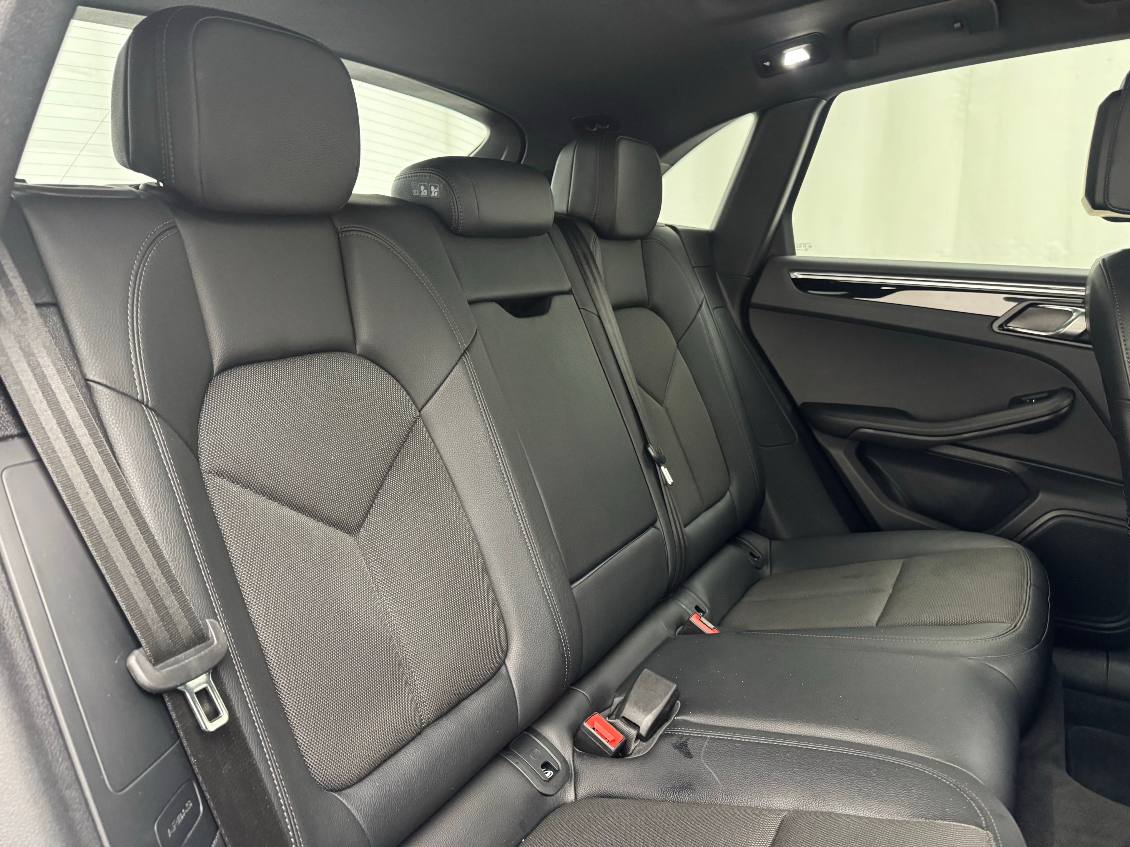 Thumbnail: 2023 Porsche Macan - 19