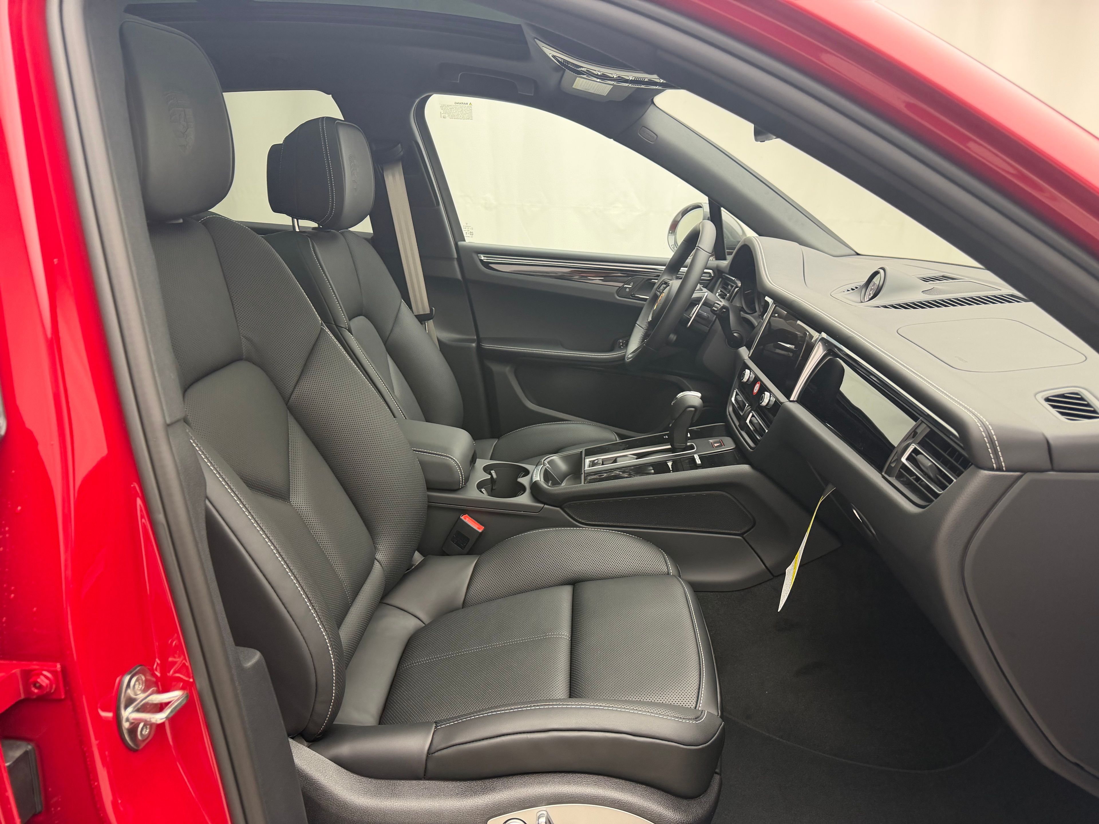 Thumbnail: 2026 Porsche Macan - 23