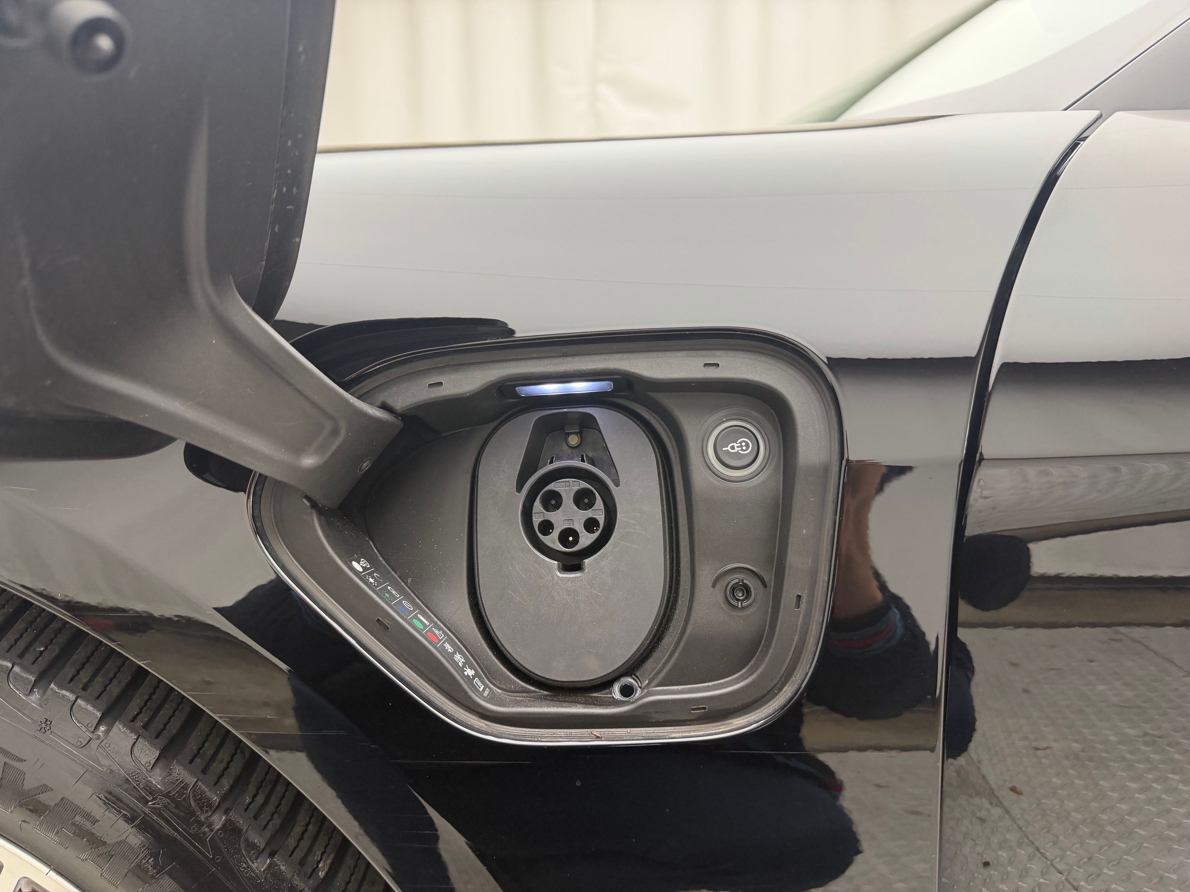 Thumbnail: 2021 Porsche Taycan - 8