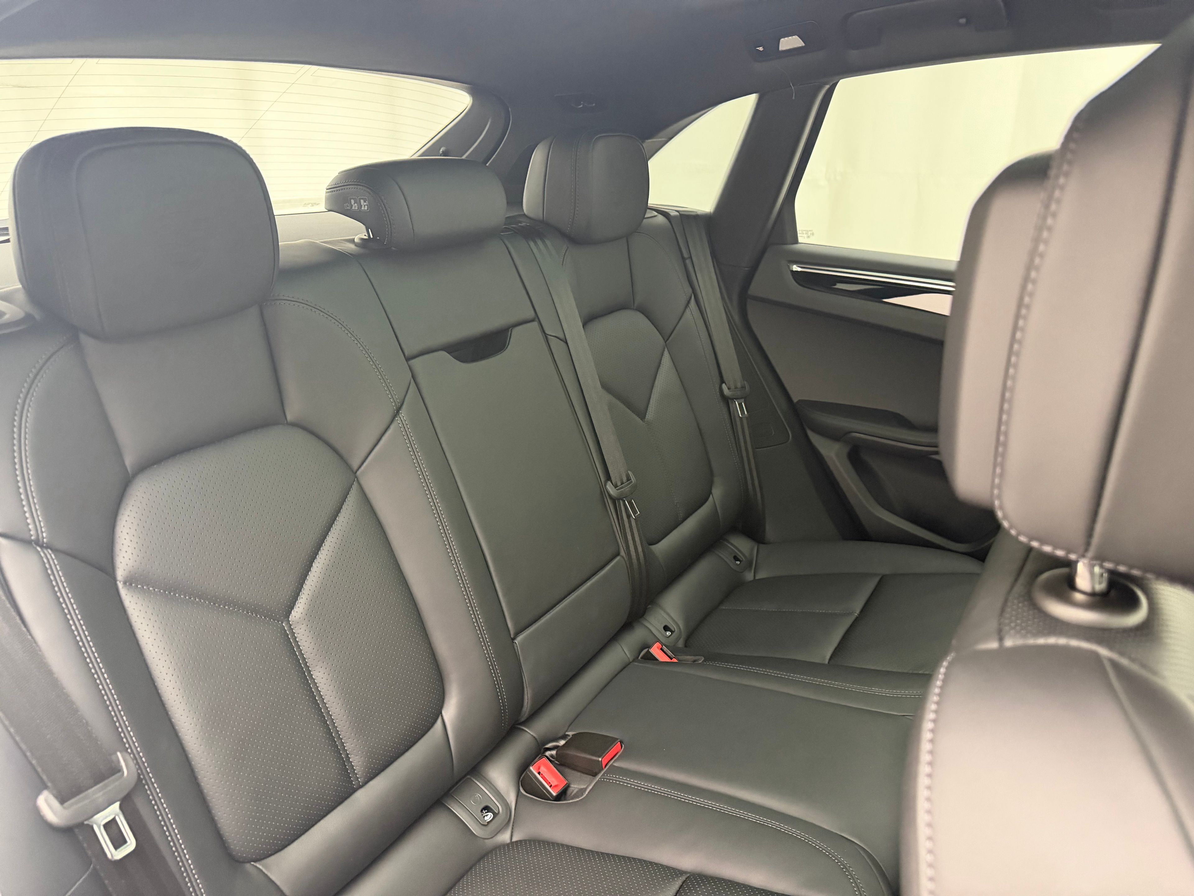 Thumbnail: 2026 Porsche Macan - 24