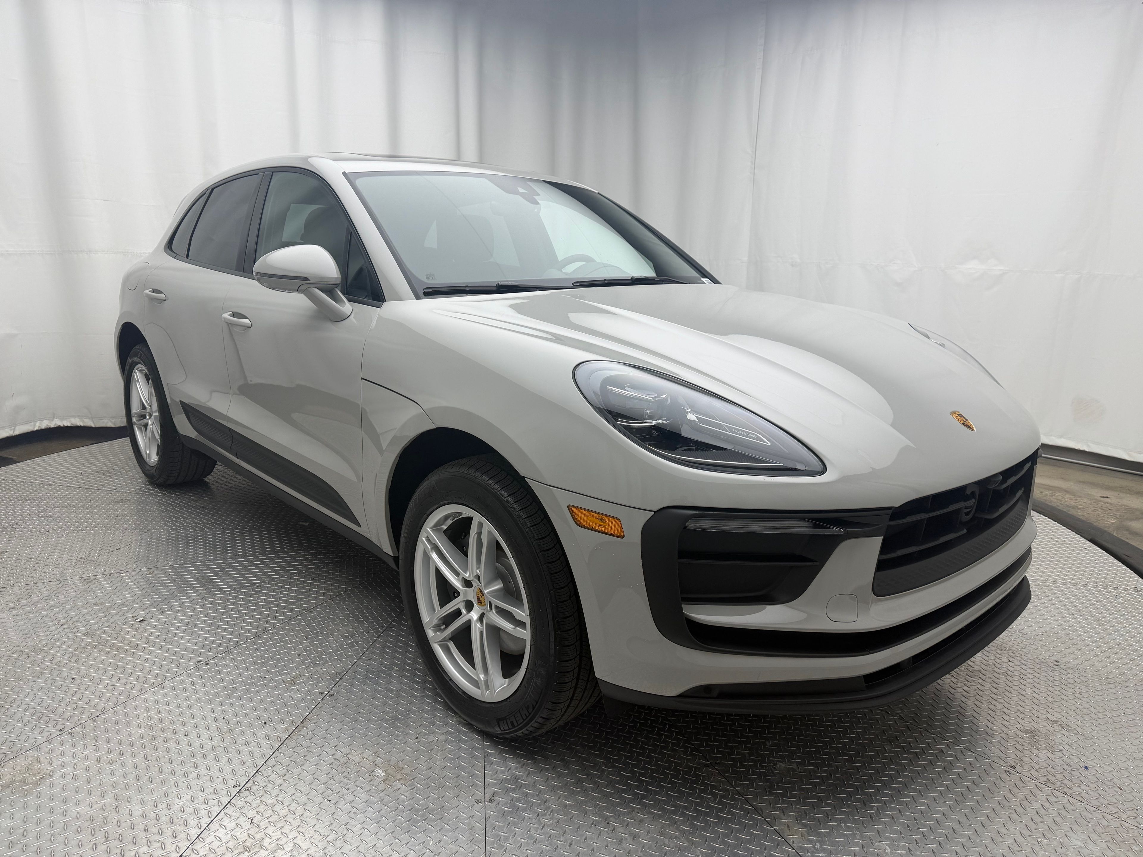 Thumbnail: 2026 Porsche Macan - 18