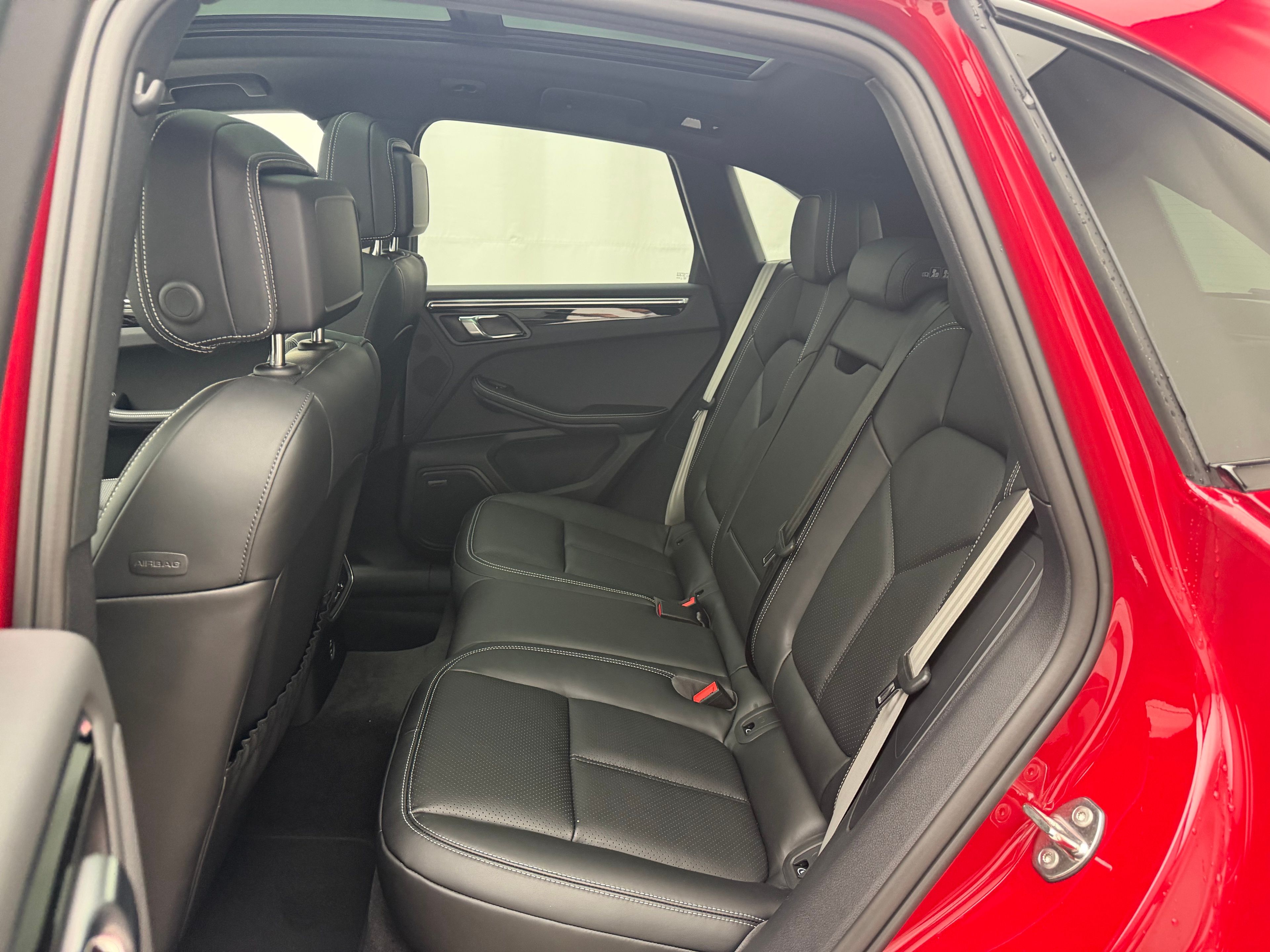 Thumbnail: 2026 Porsche Macan - 29