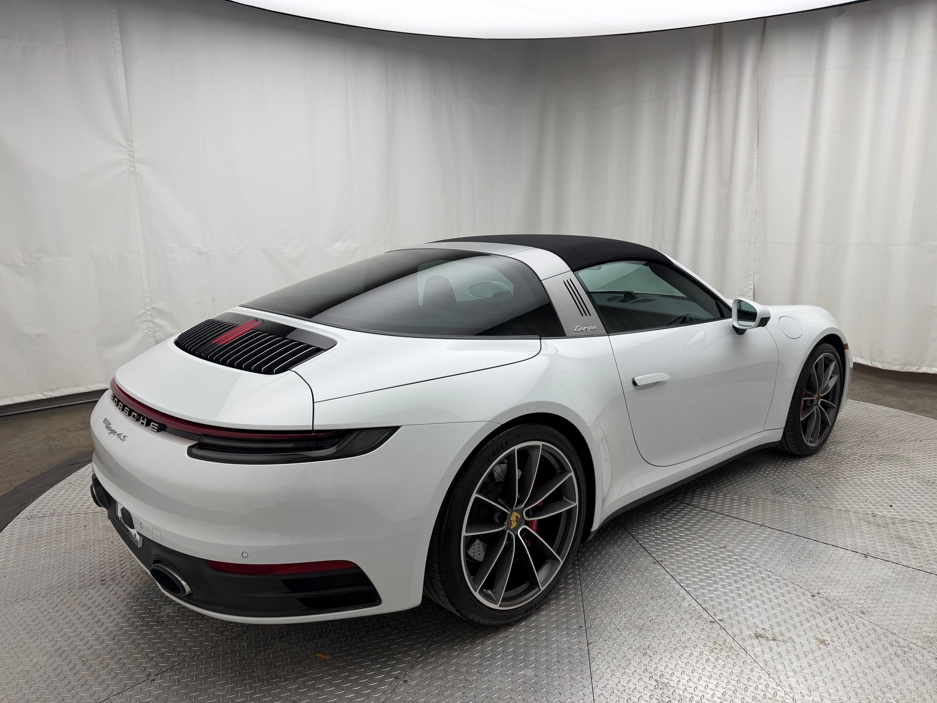 Thumbnail: 2023 Porsche 911 - 15