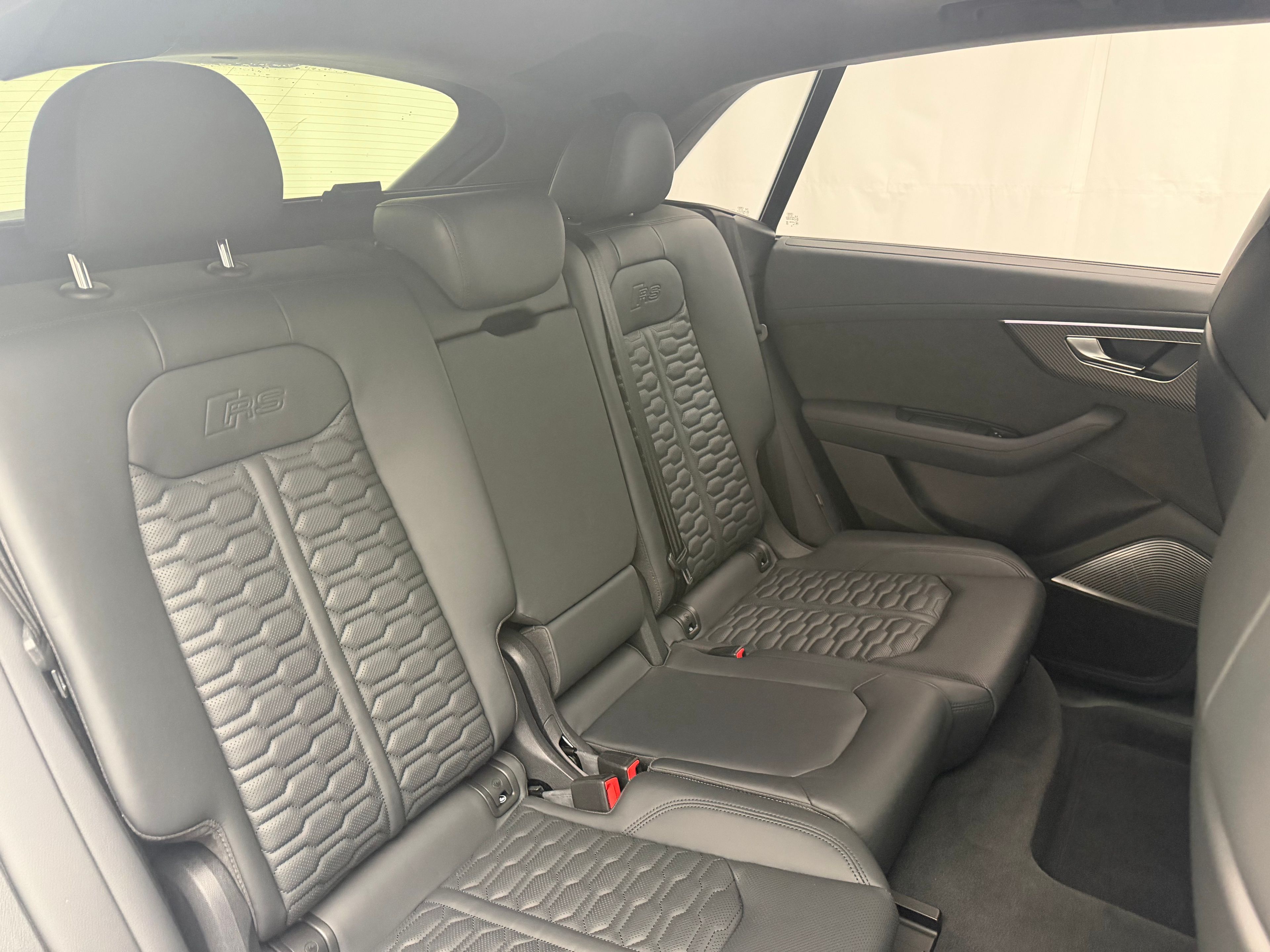 Thumbnail: 2022 Audi RS Q8 - 23