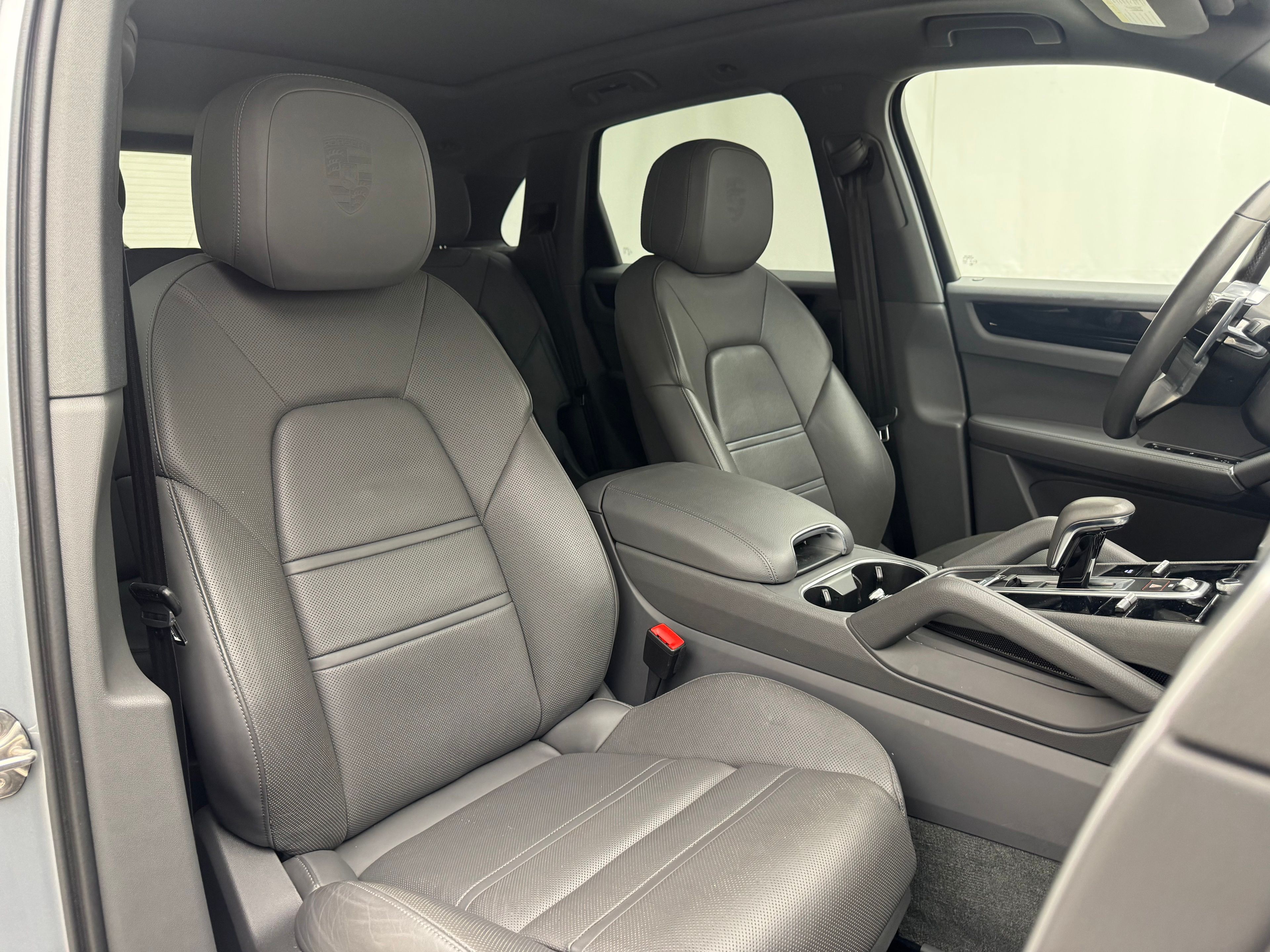 Thumbnail: 2023 Porsche Cayenne - 32