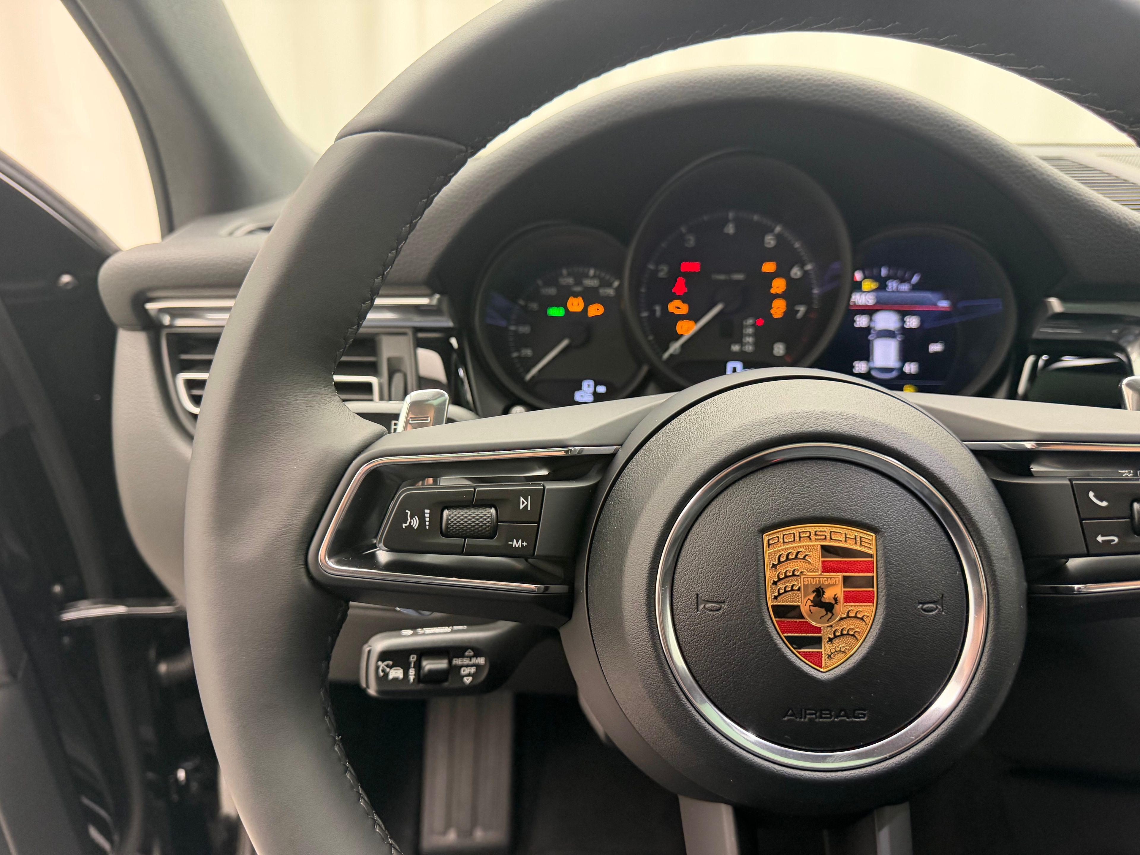 Thumbnail: 2026 Porsche Macan - 31