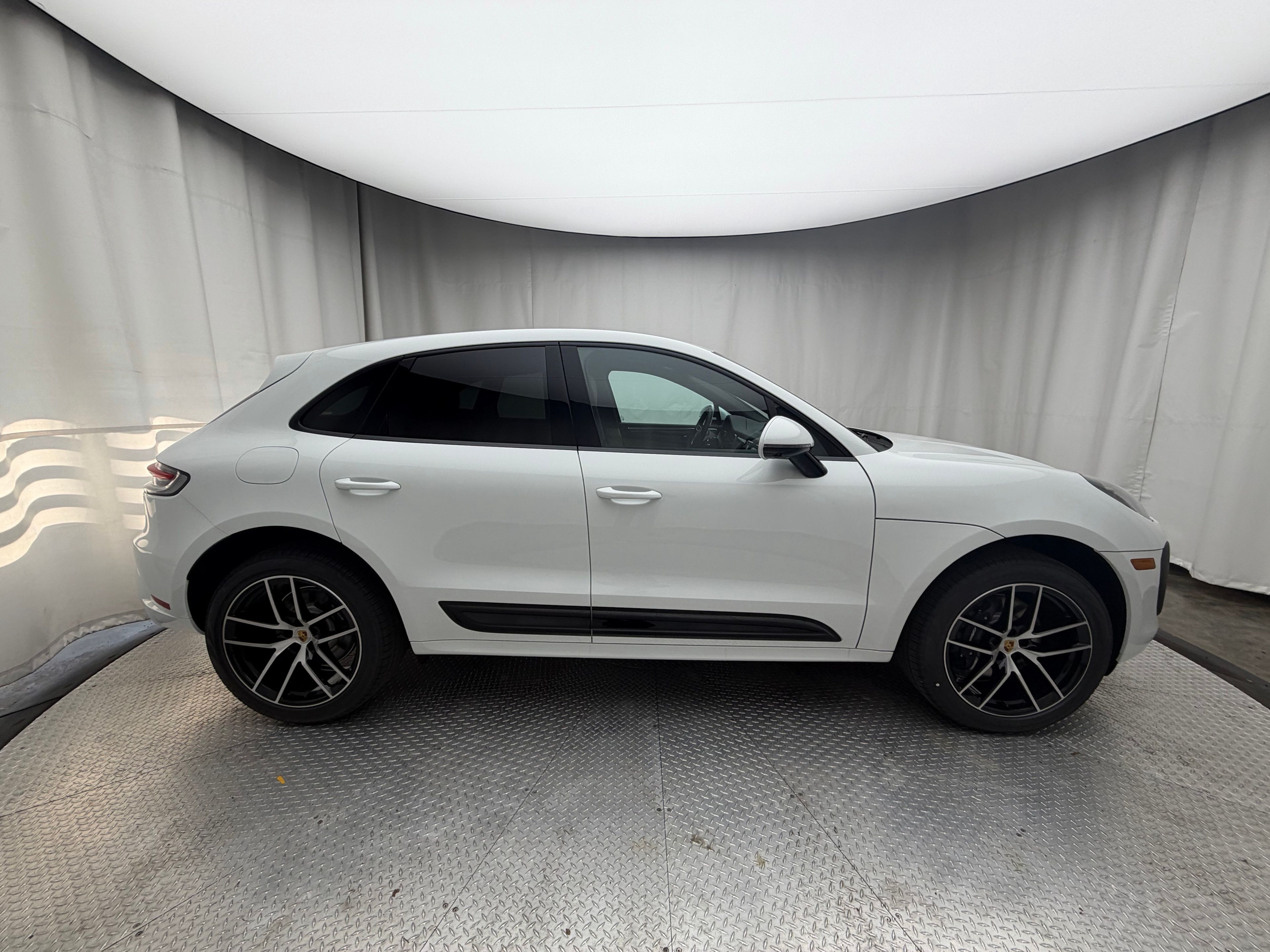 Thumbnail: 2026 Porsche Macan - 15